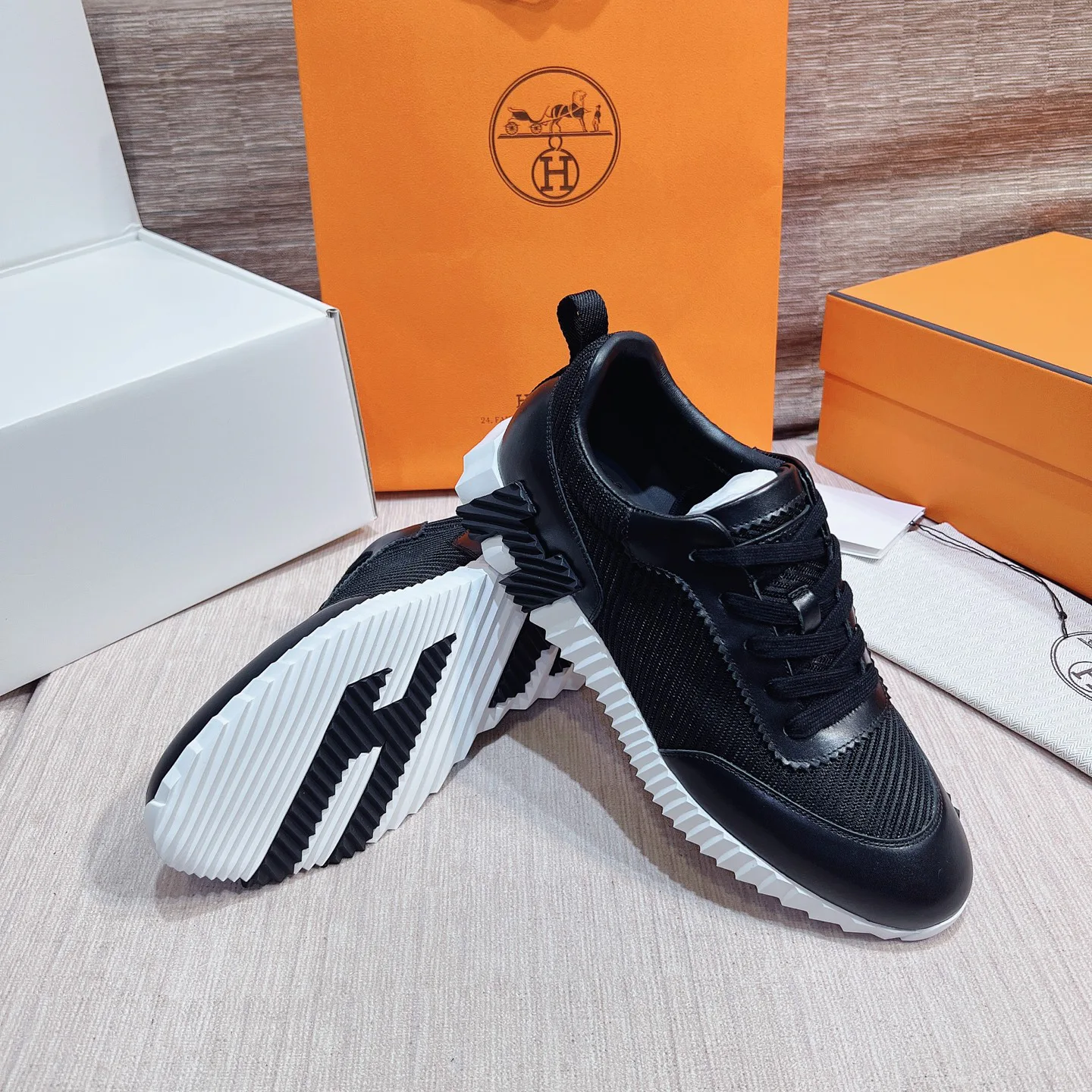 Кроссовки Женские Hermes 17749551