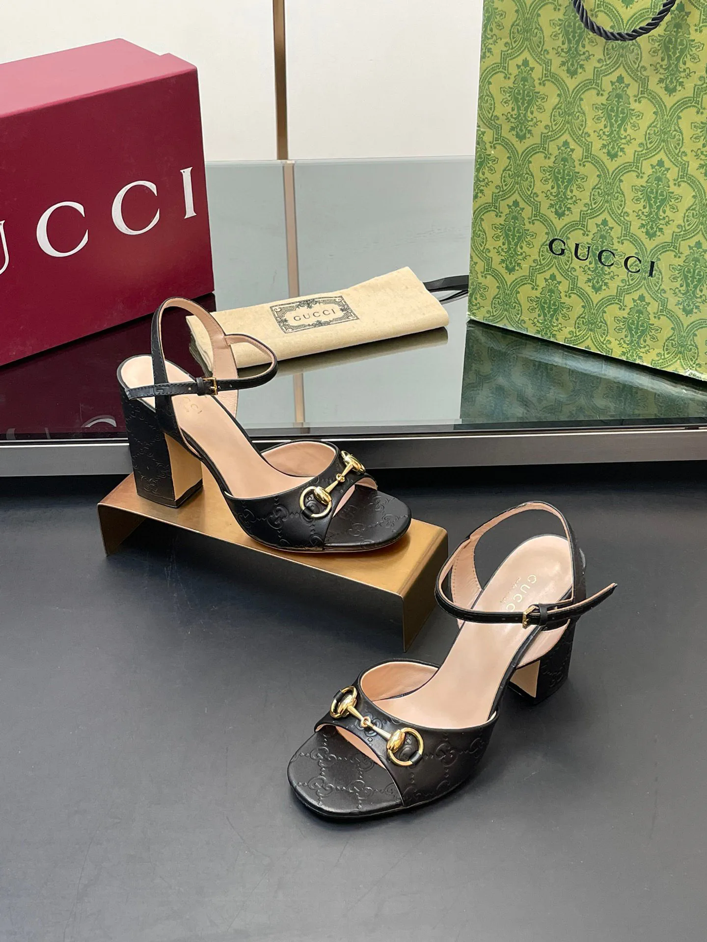 Босоножки Женские Gucci 17614710