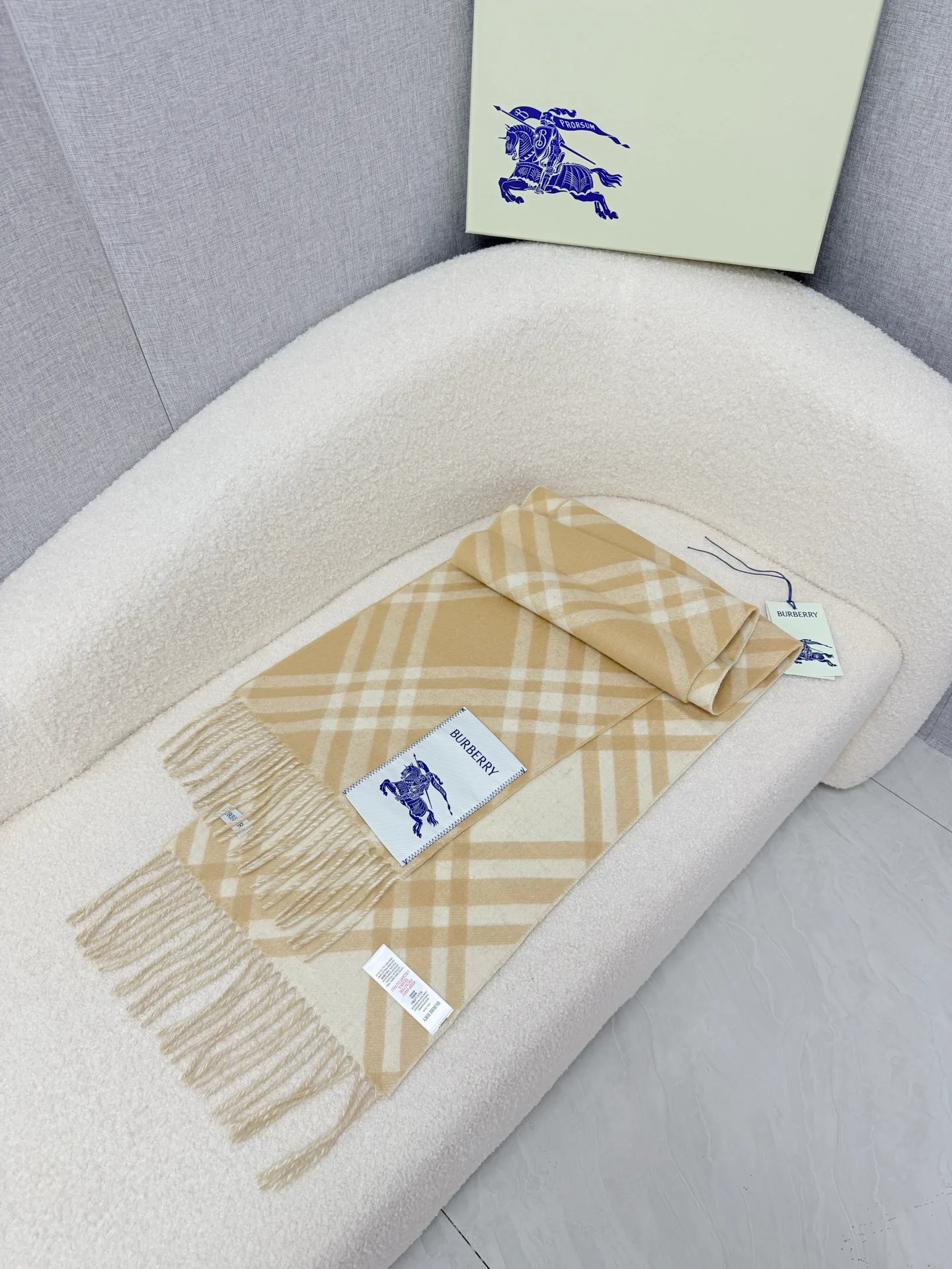 Шарфы Burberry 18322320