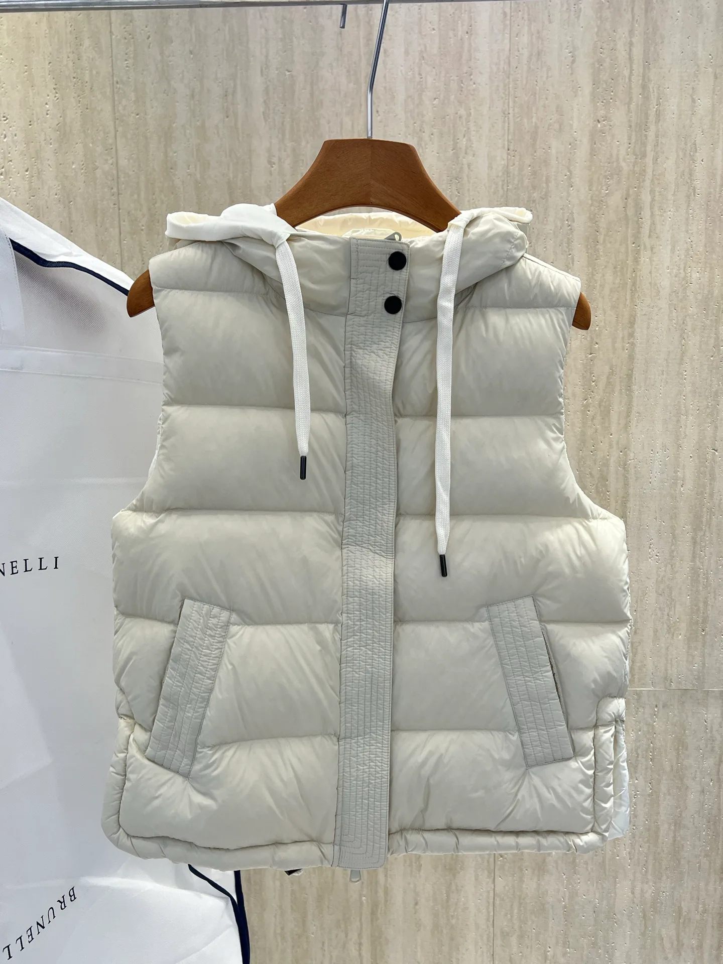 Жилеты Женские Brunello Cucinelli 18417988
