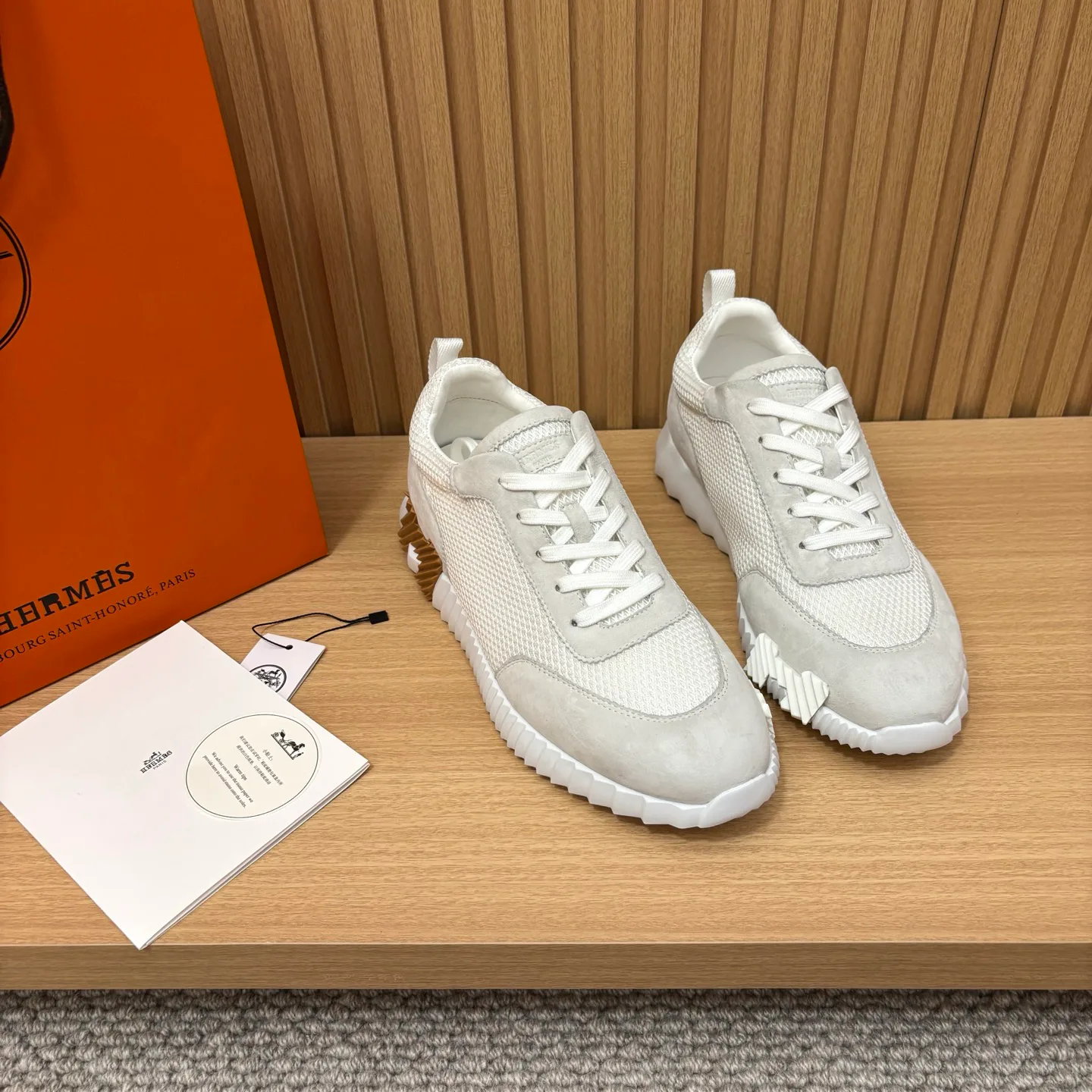 Кроссовки Женские Louis Vuitton 18438921