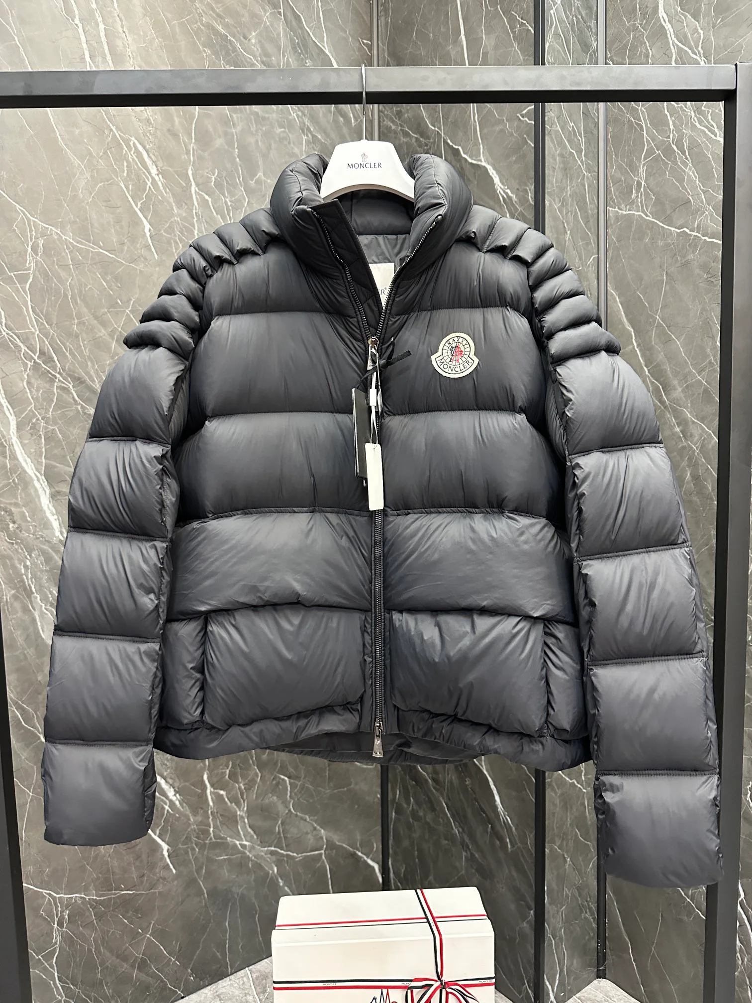 Куртки И Пуховики Женские Moncler 18130168