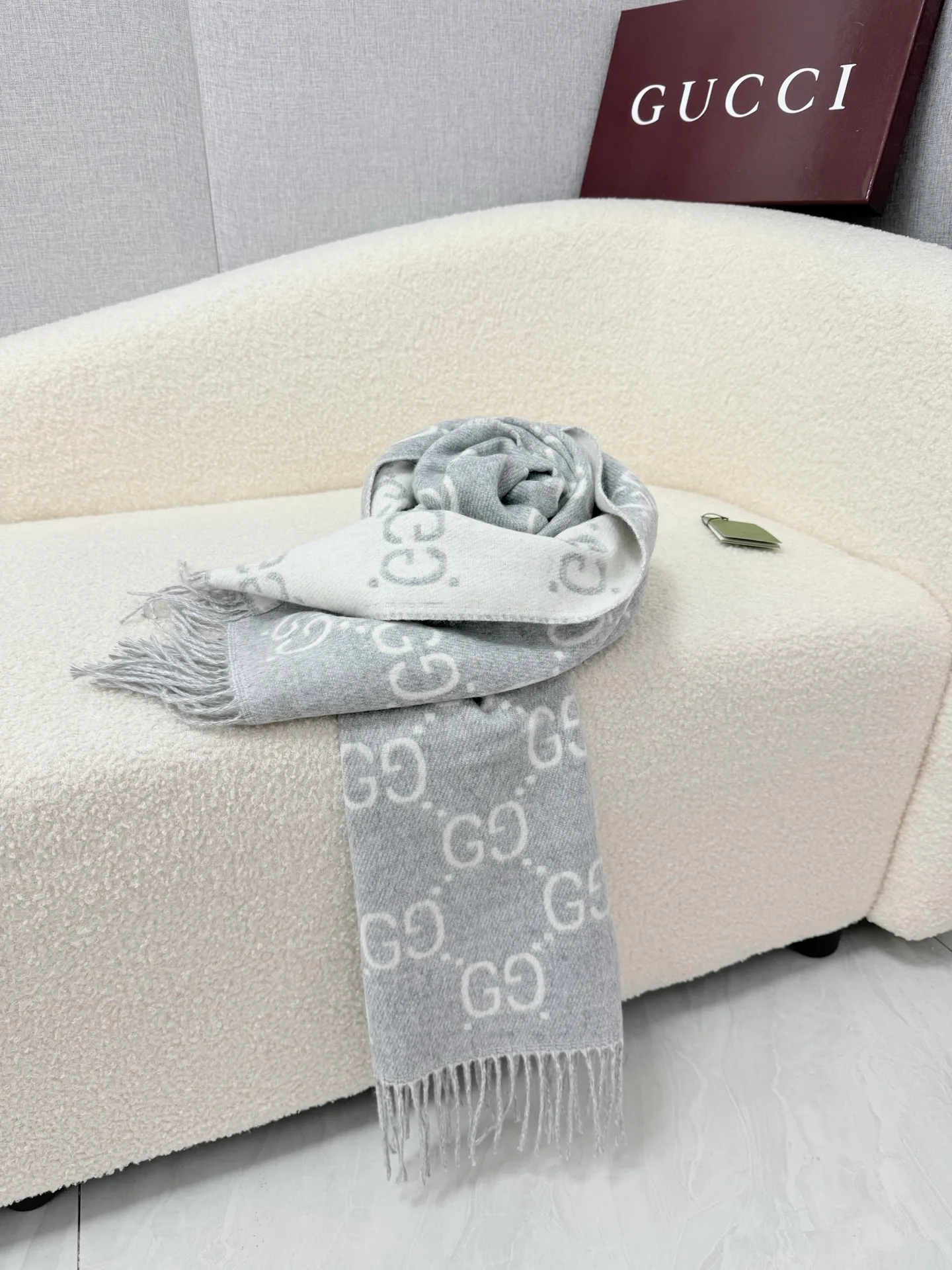 Шарфы Gucci 18275015