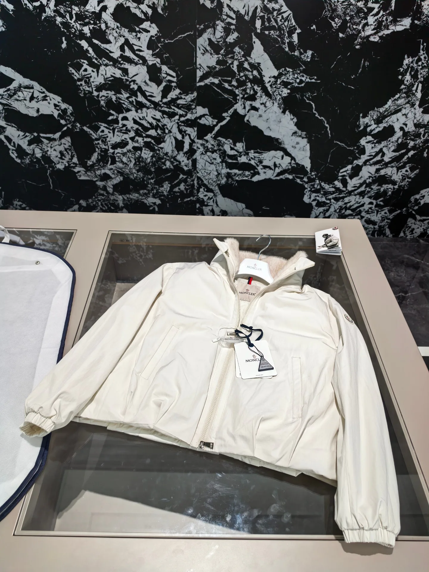 Куртки И Пуховики Женские Moncler 18725325