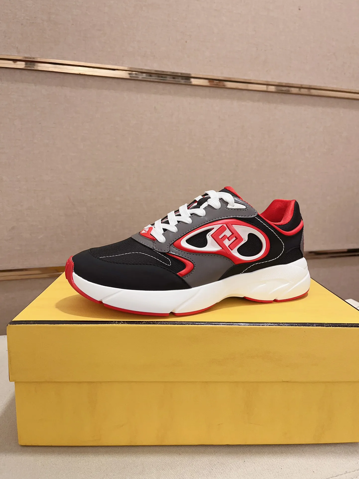 Кроссовки Мужские Fendi 1062356