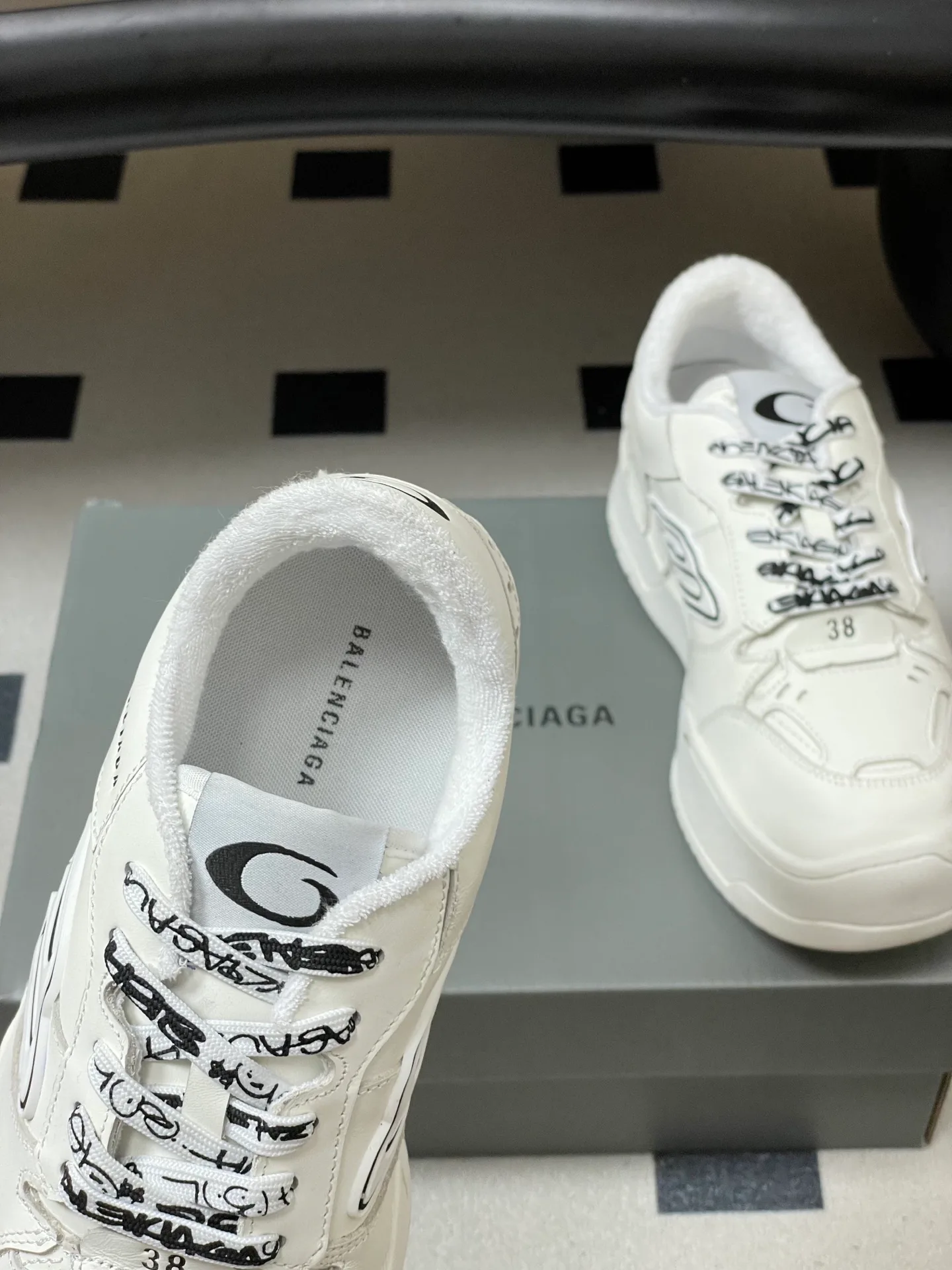 Кроссовки Женские Balenciaga 11680187