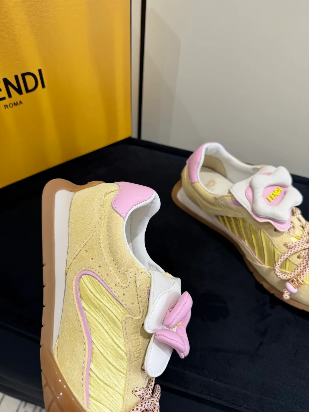 Кроссовки Женские Fendi 12731105