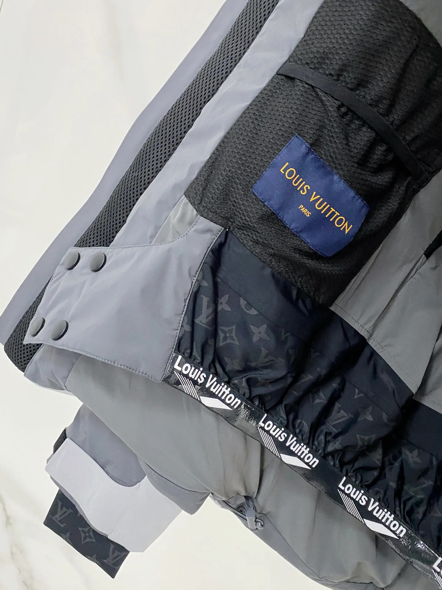 Куртки И Пуховики Мужские Louis Vuitton 1207459