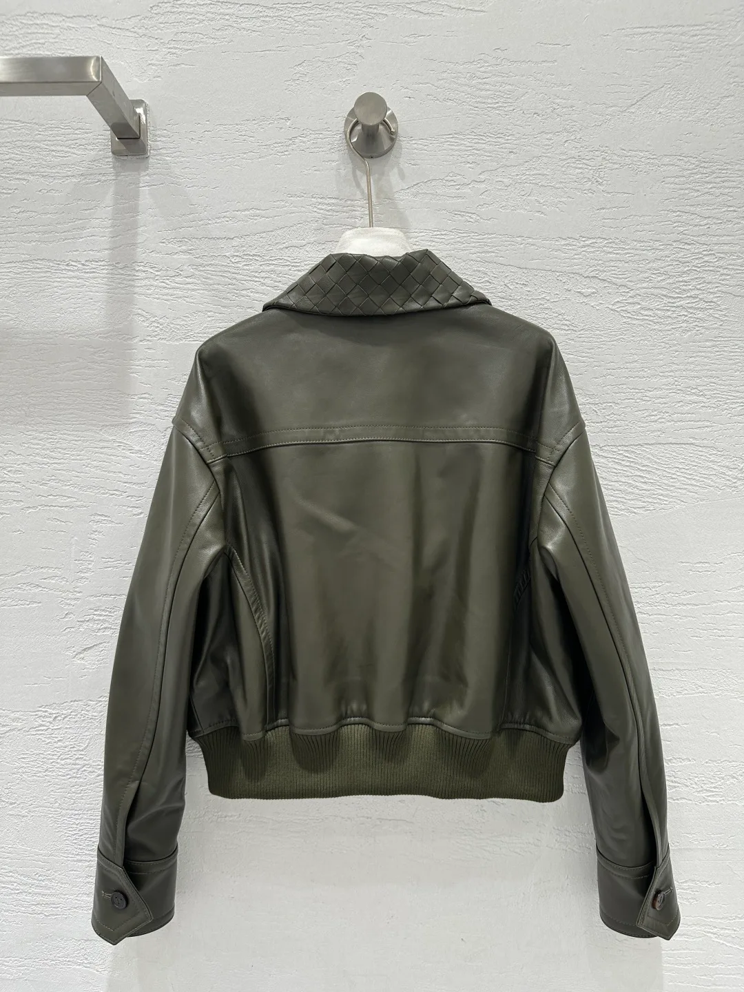 Кожаные Куртки И Дублёнки Женские Bottega Veneta 5930400