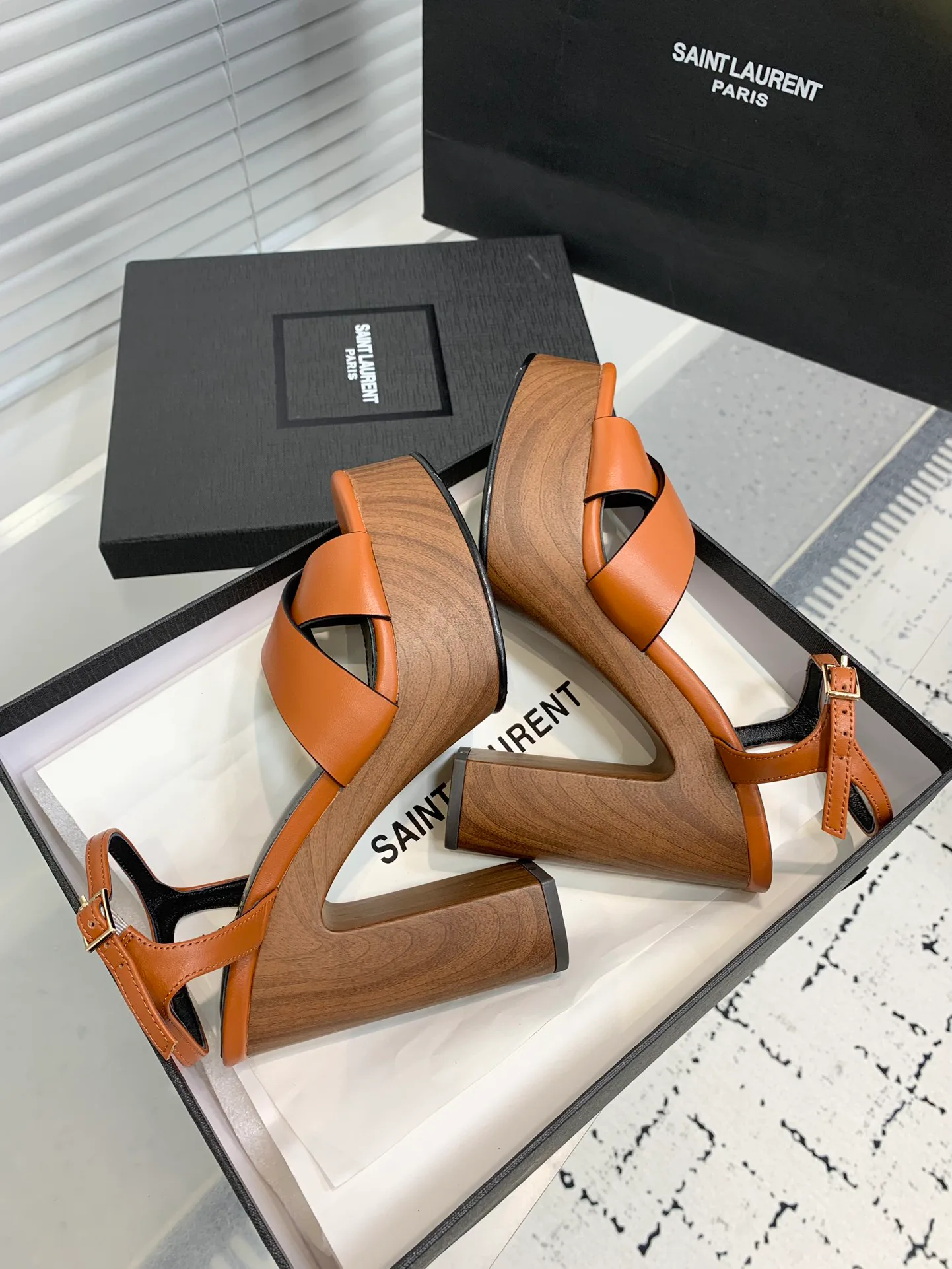 Босоножки Женские Saint Laurent 6581