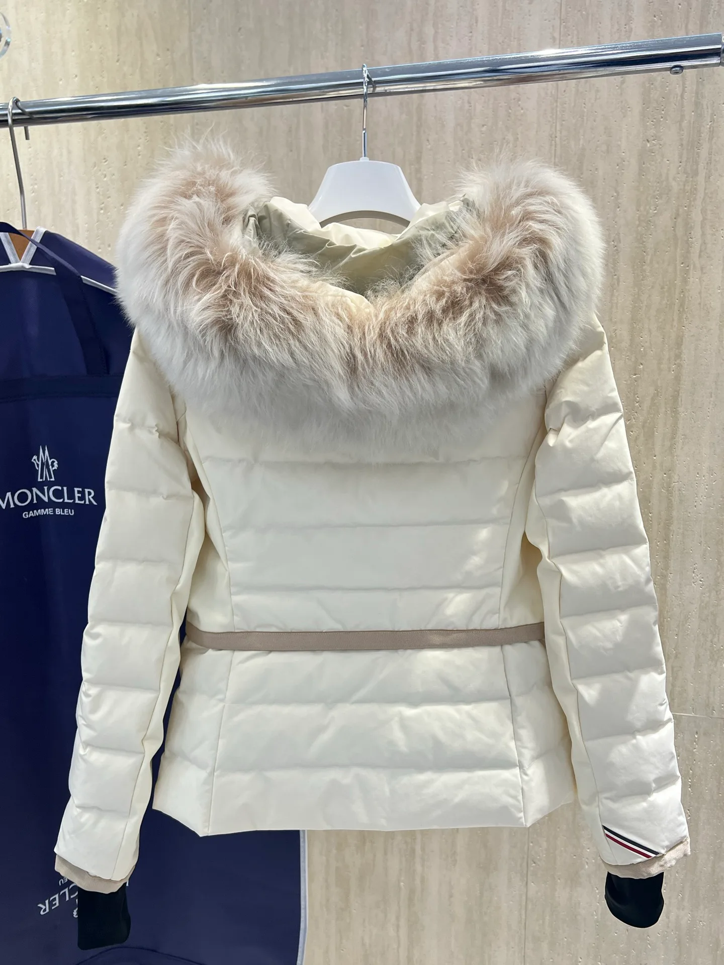 Куртки И Пуховики Мужские Moncler 18231582