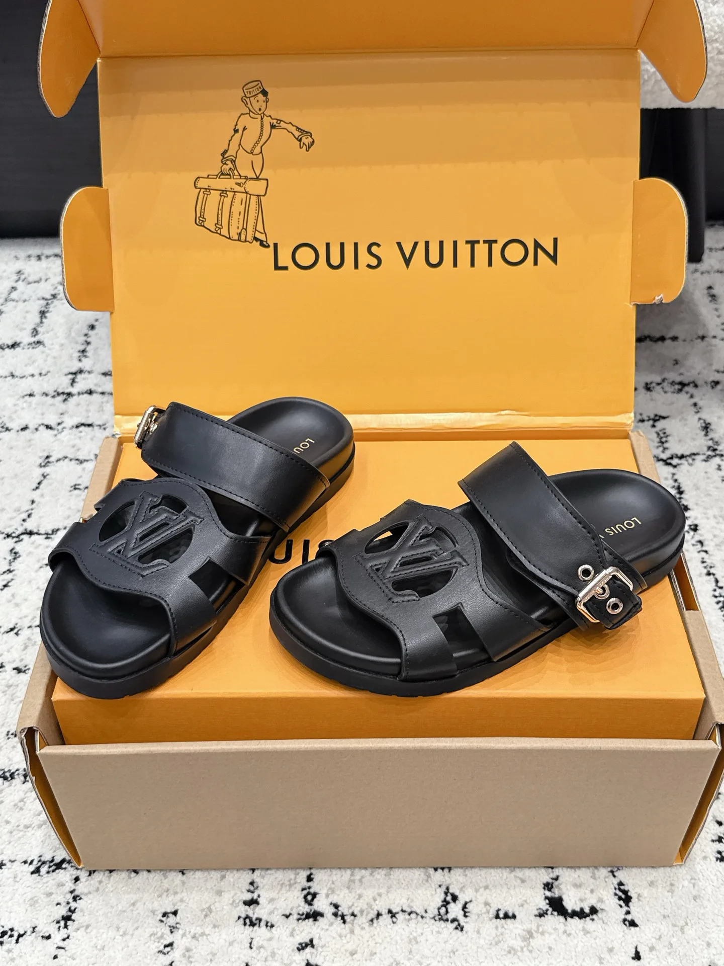 Шлепанцы Женские Louis Vuitton 17522798