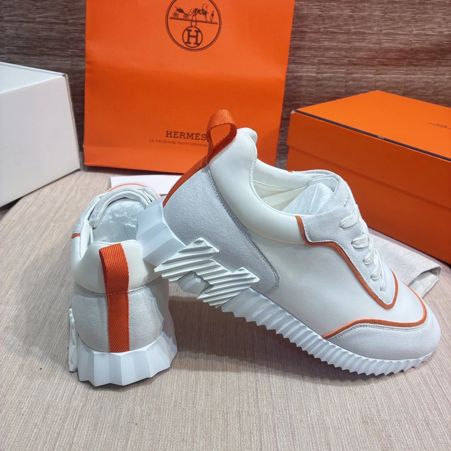 Кроссовки Женские Hermes 17977065
