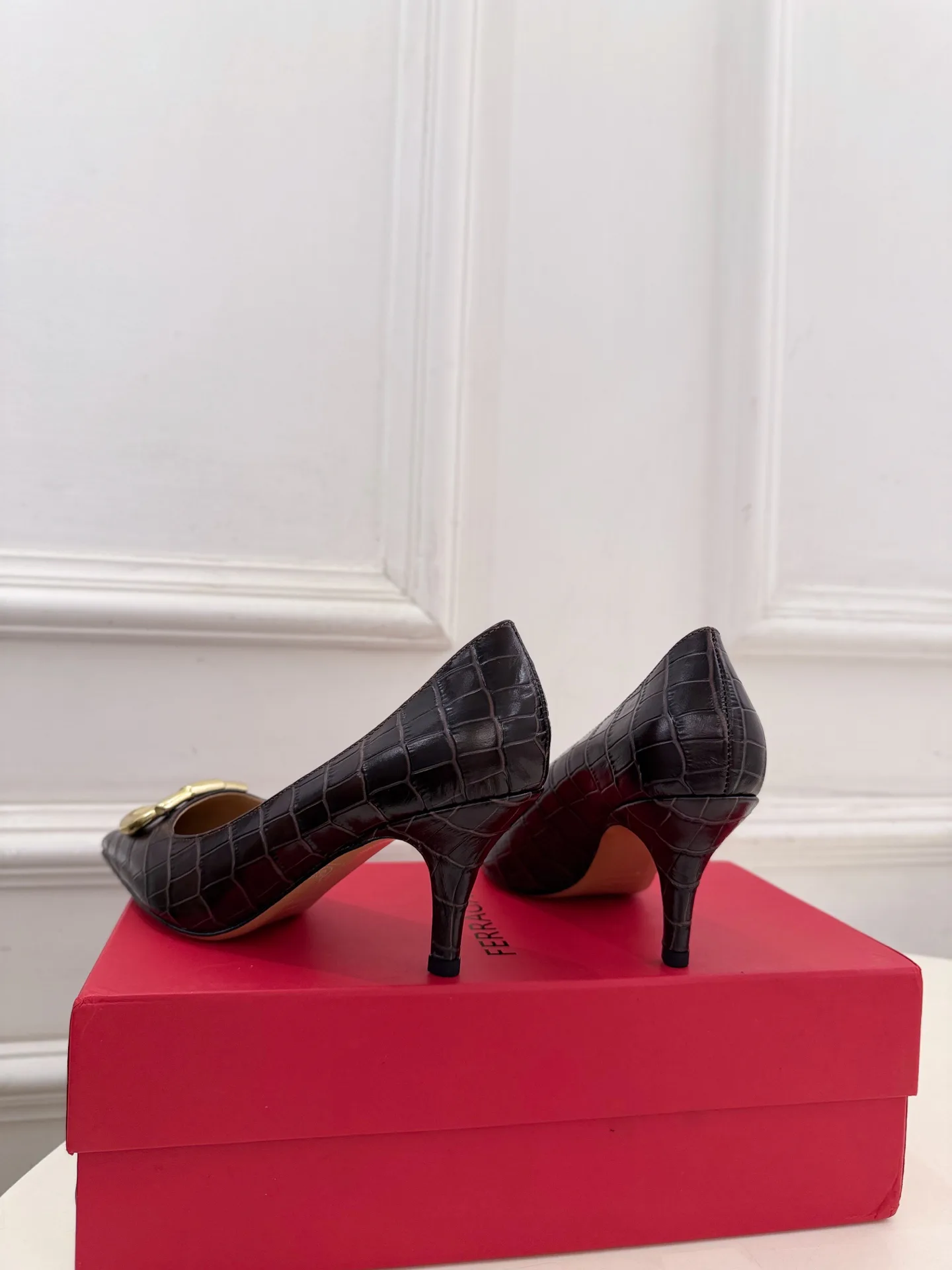 Туфли Женские Salvatore Ferragamo 18034099
