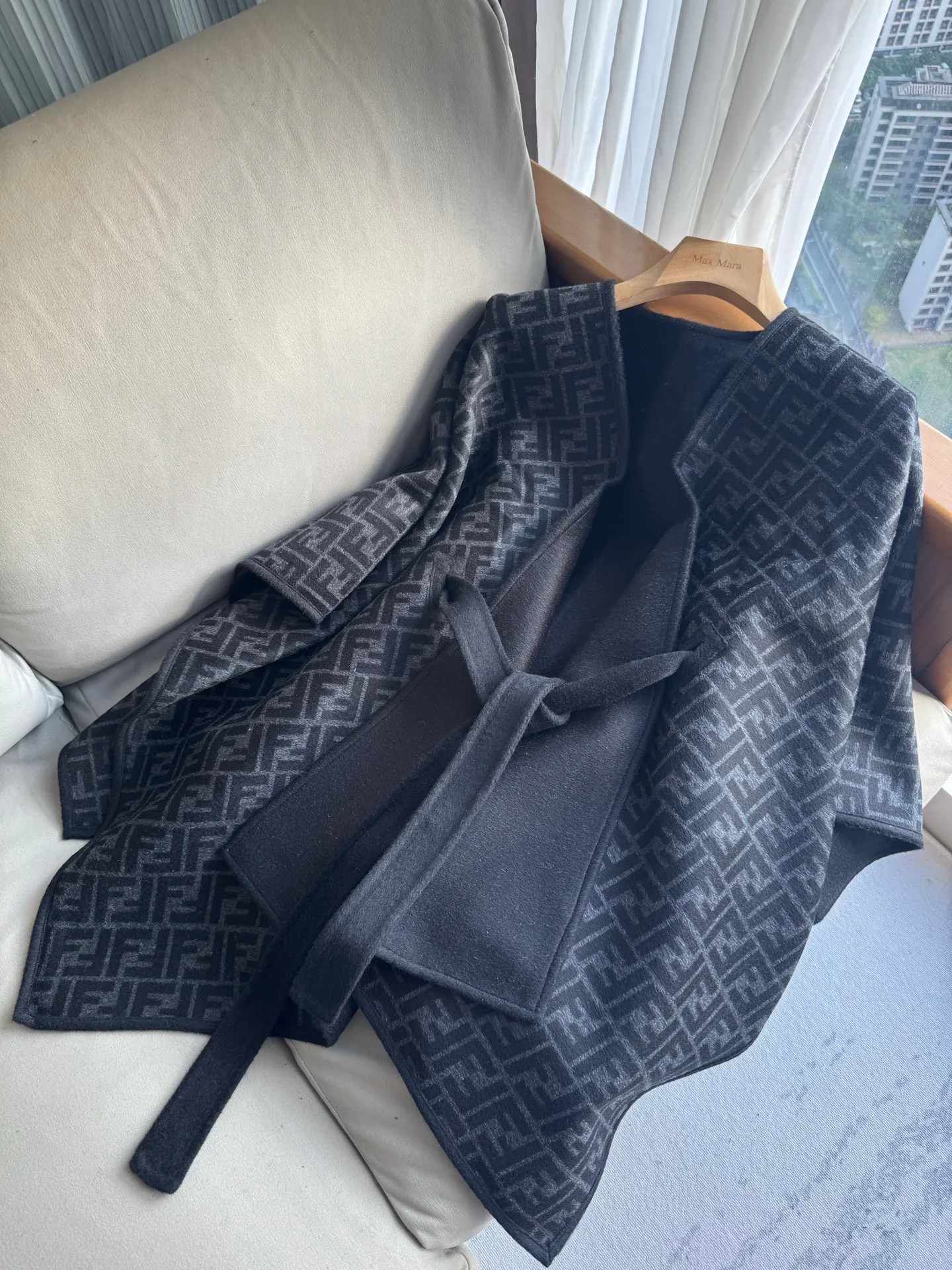 Пальто Женские Fendi 18361622