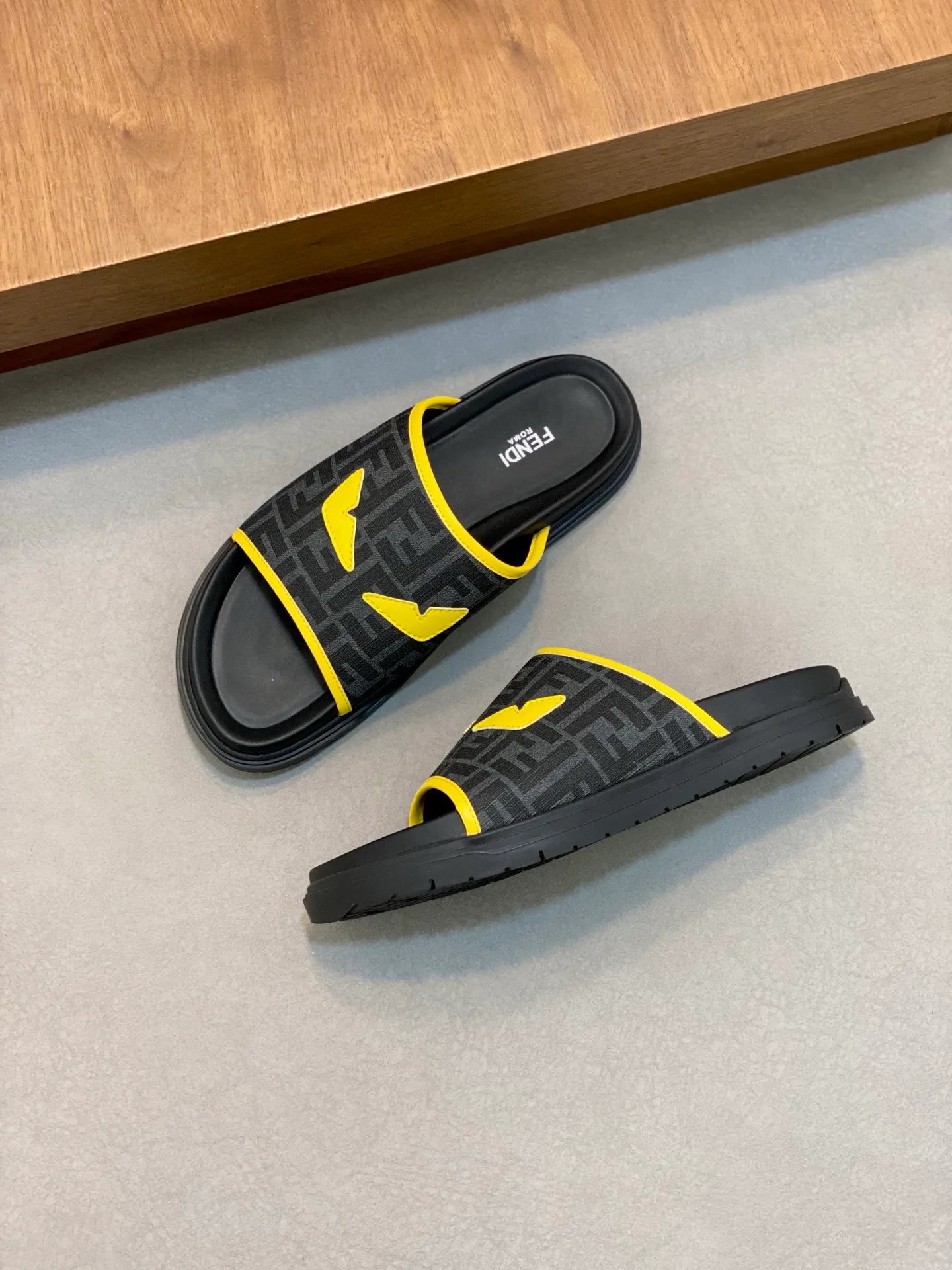 Шлепанцы Женские Fendi 10792157