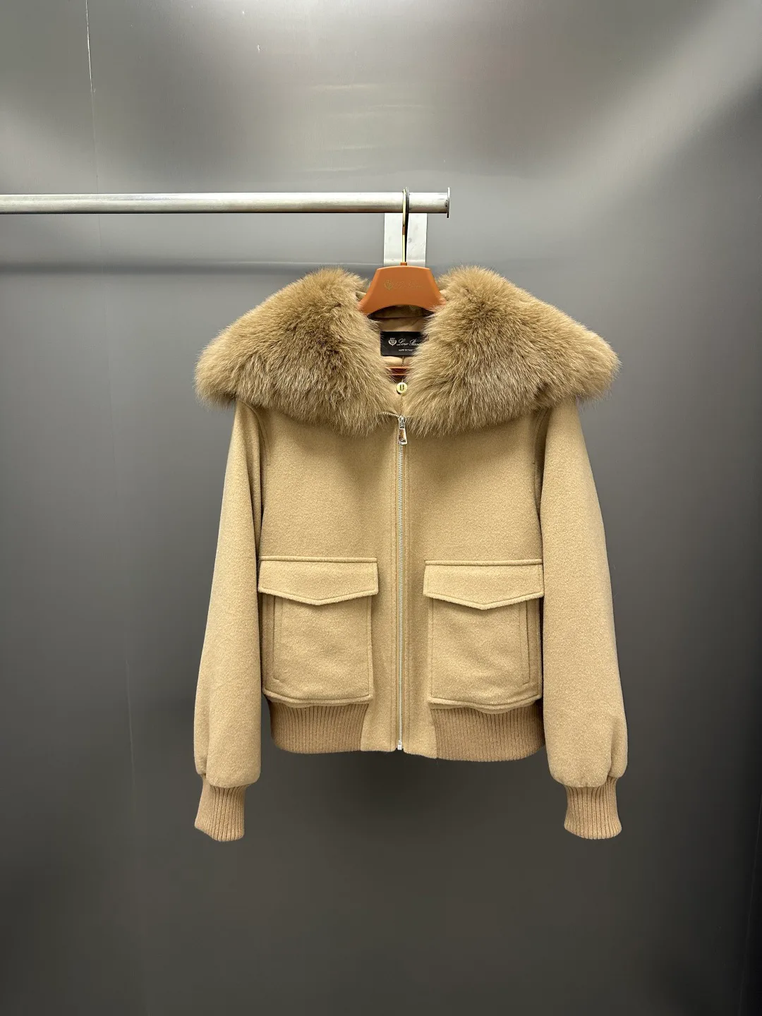 Куртки И Пуховики Женские Loro Piana 18226699