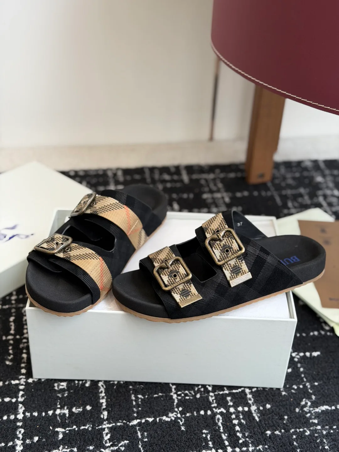 Шлепанцы Женские Burberry 17075329