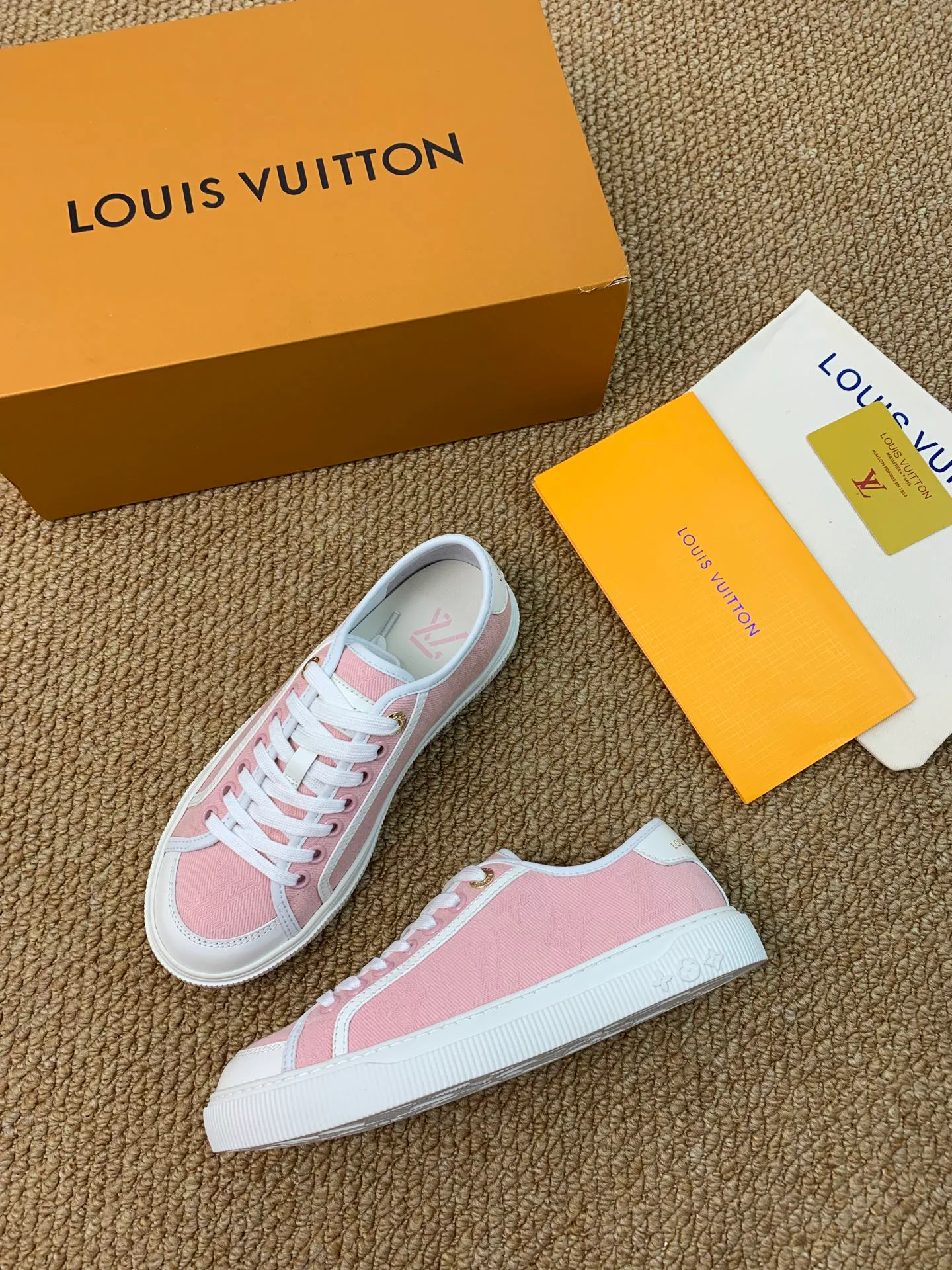 Кроссовки Женские Louis Vuitton 17545206