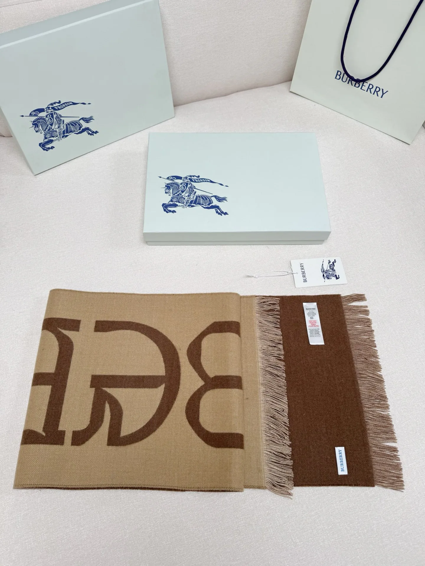 Шарфы Burberry 848593