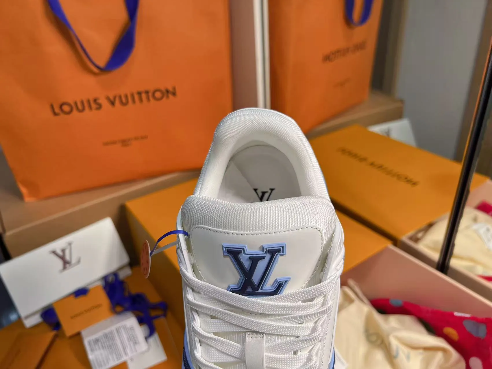 Кроссовки Женские Louis Vuitton 11696569