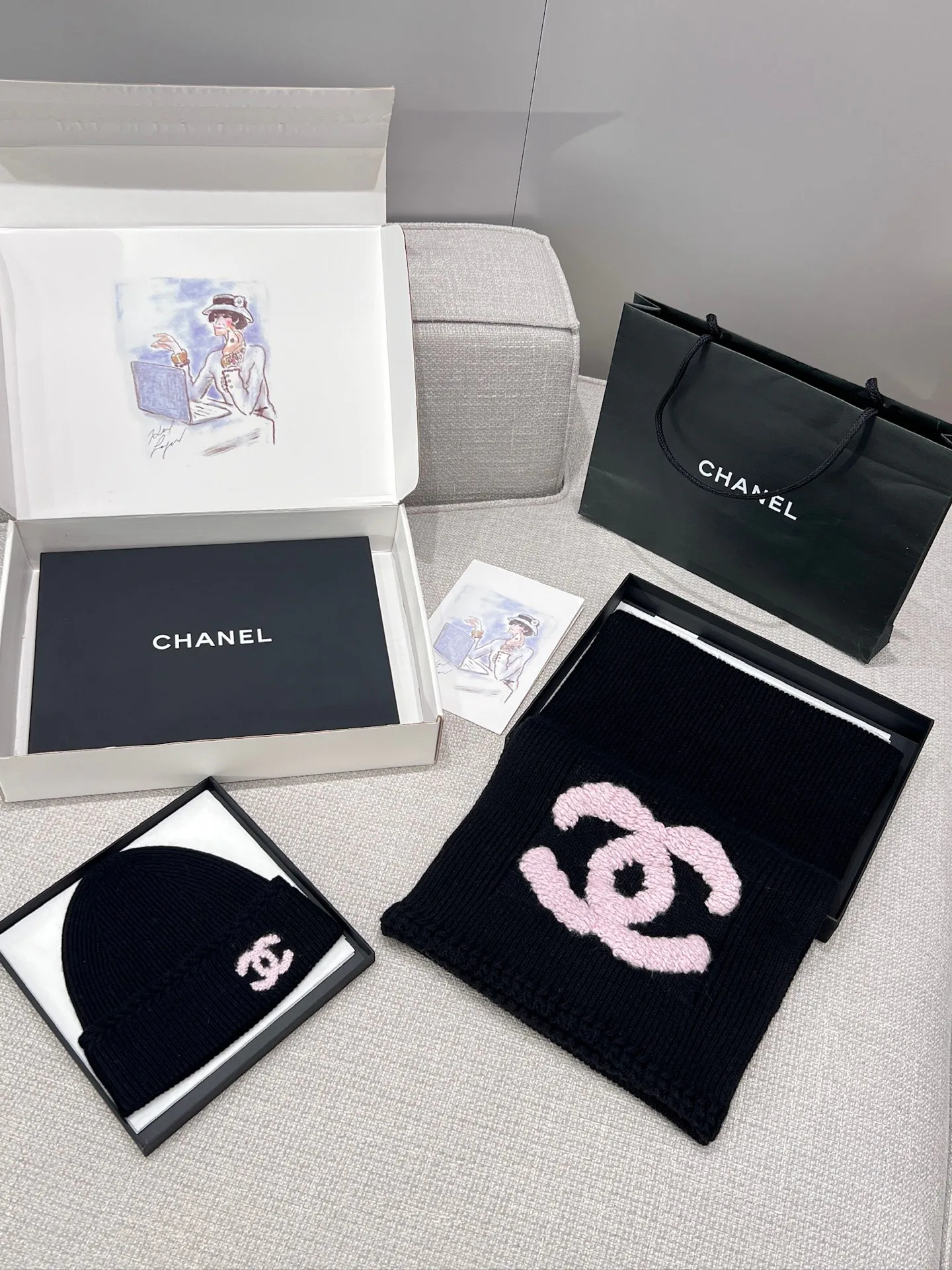 Шарфы Chanel 17913683
