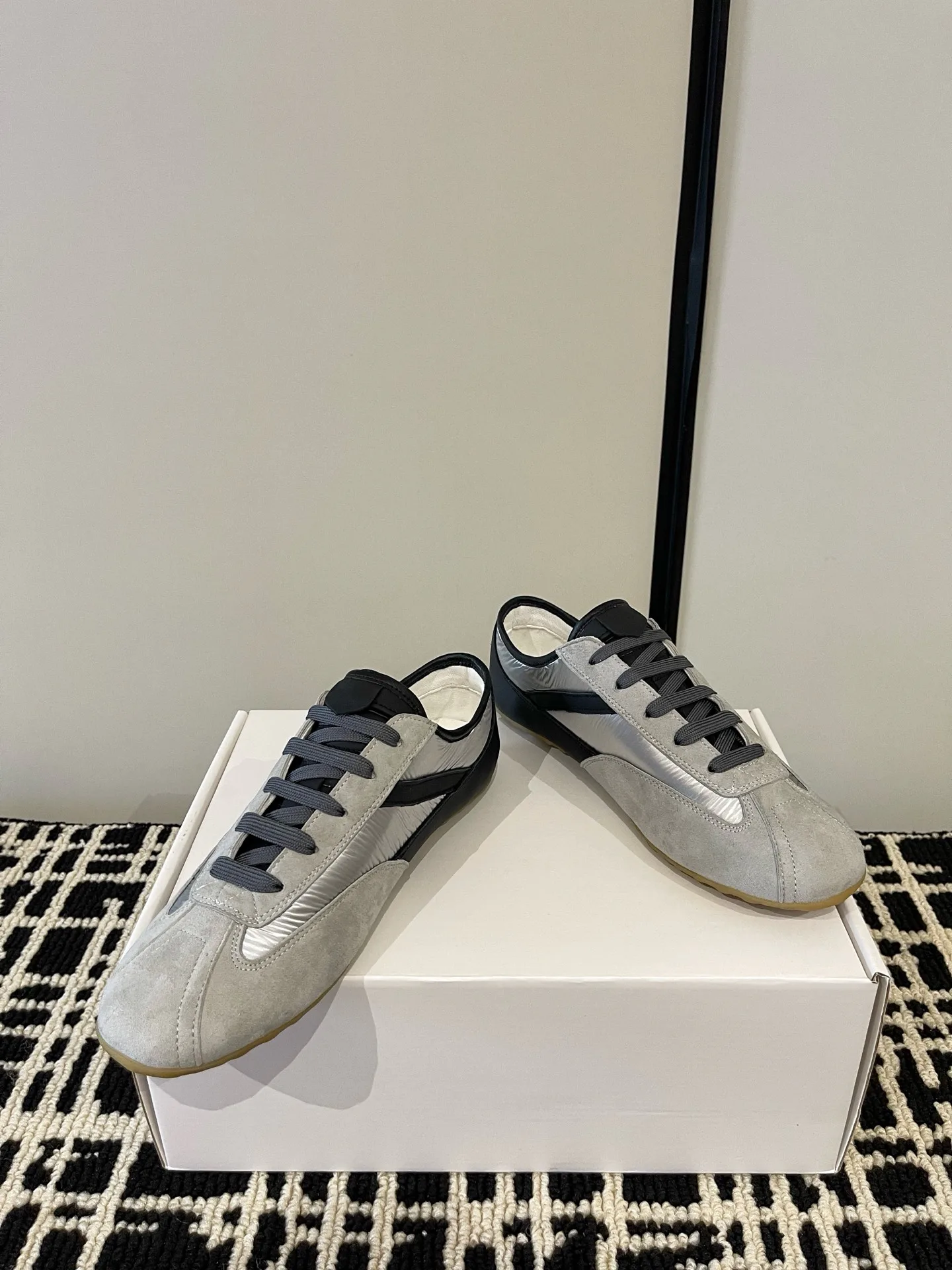 Кроссовки Женские Alexander Mcqueen 18386229