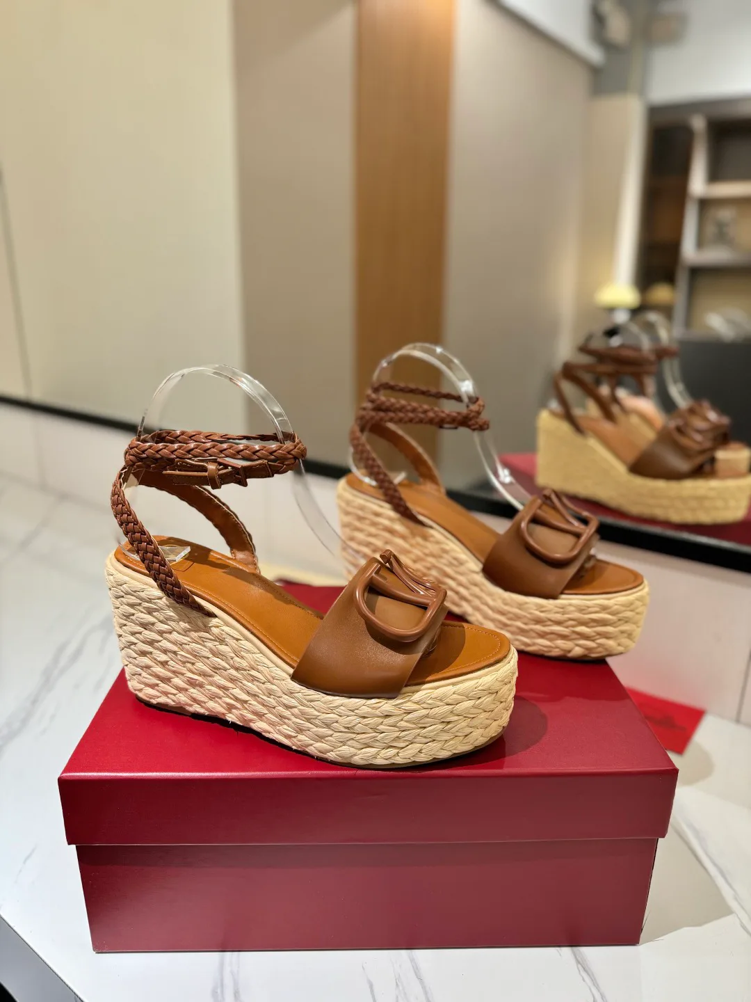 Босоножки Женские Valentino 17946622