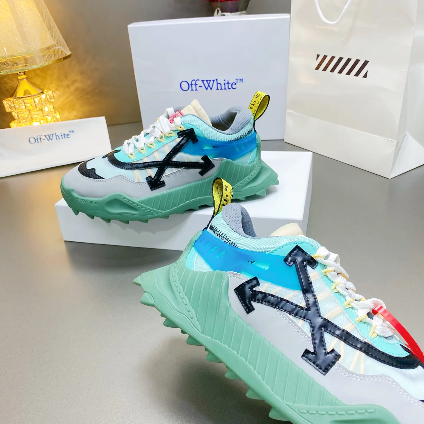Кроссовки Женские Off-White 17530535