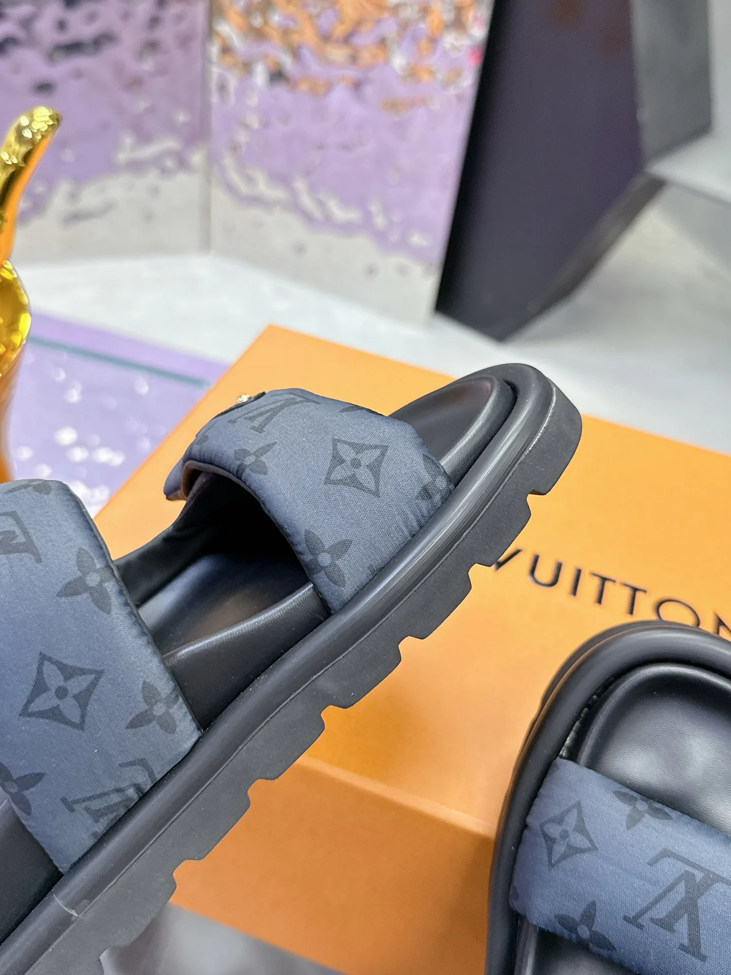 Шлепанцы Женские Louis Vuitton 17530458