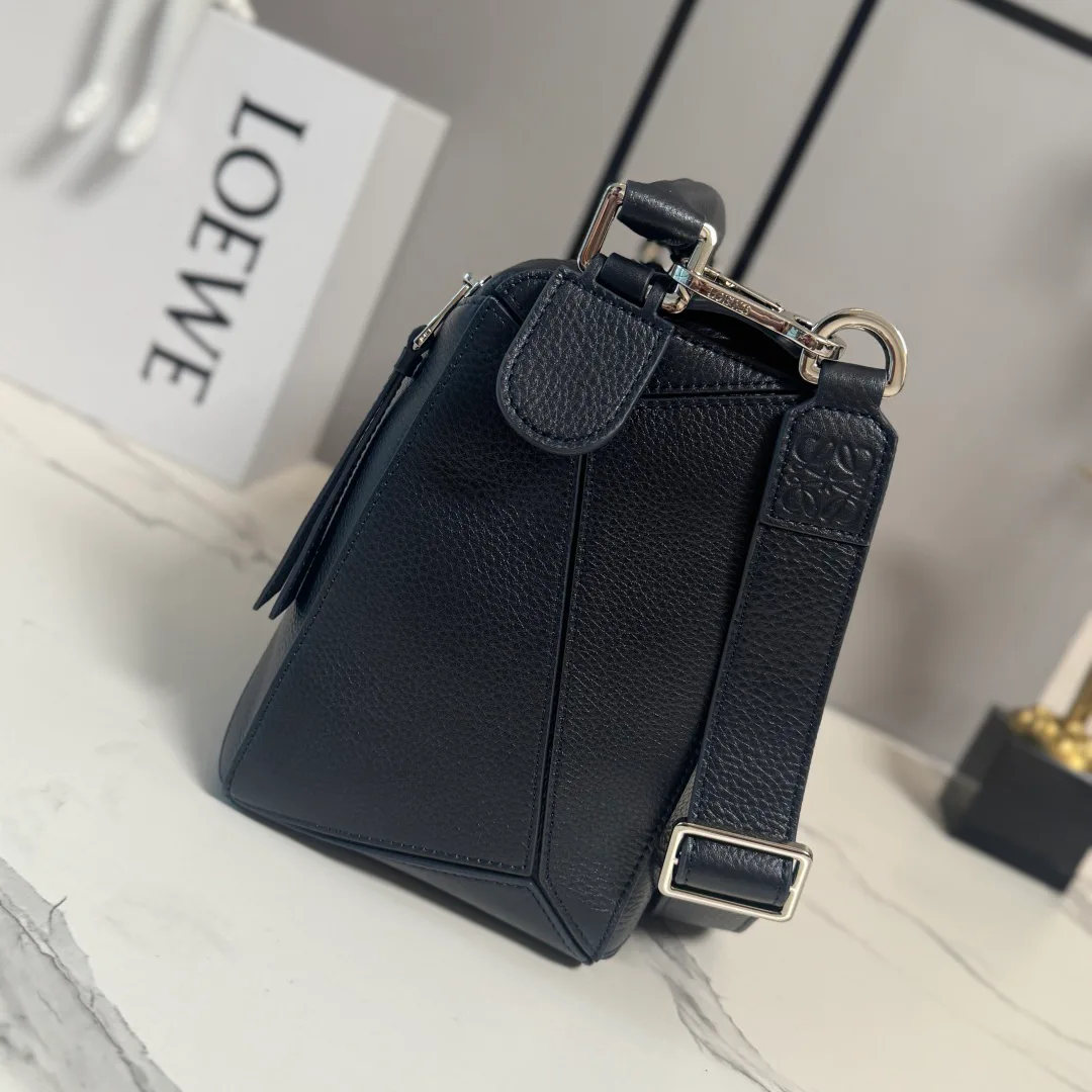 Классические Сумки Женские Loewe 18030341