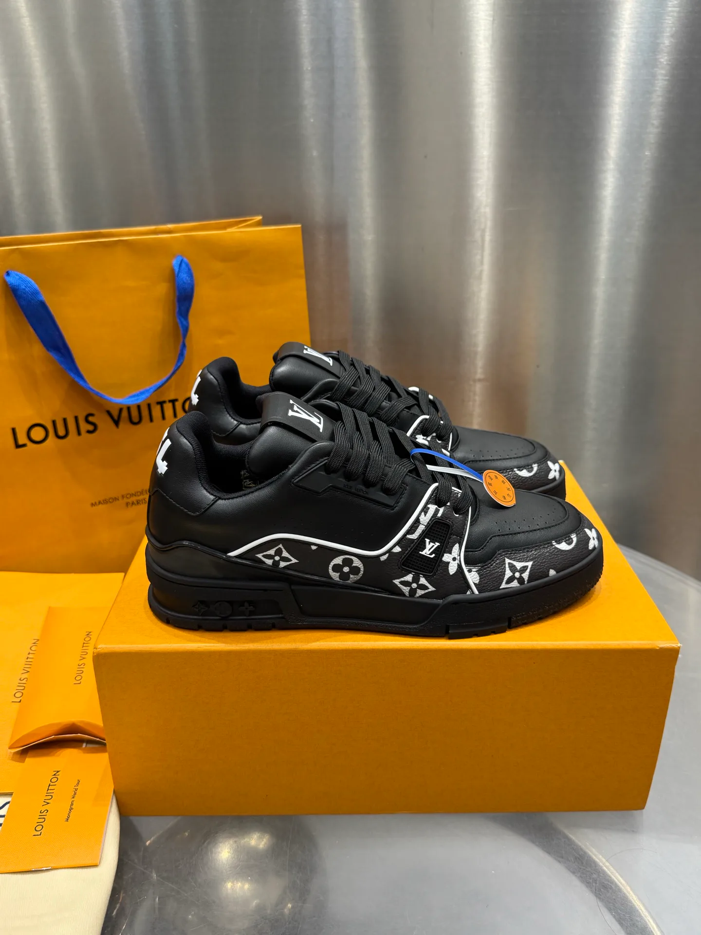 Кроссовки Женские Louis Vuitton 19073337