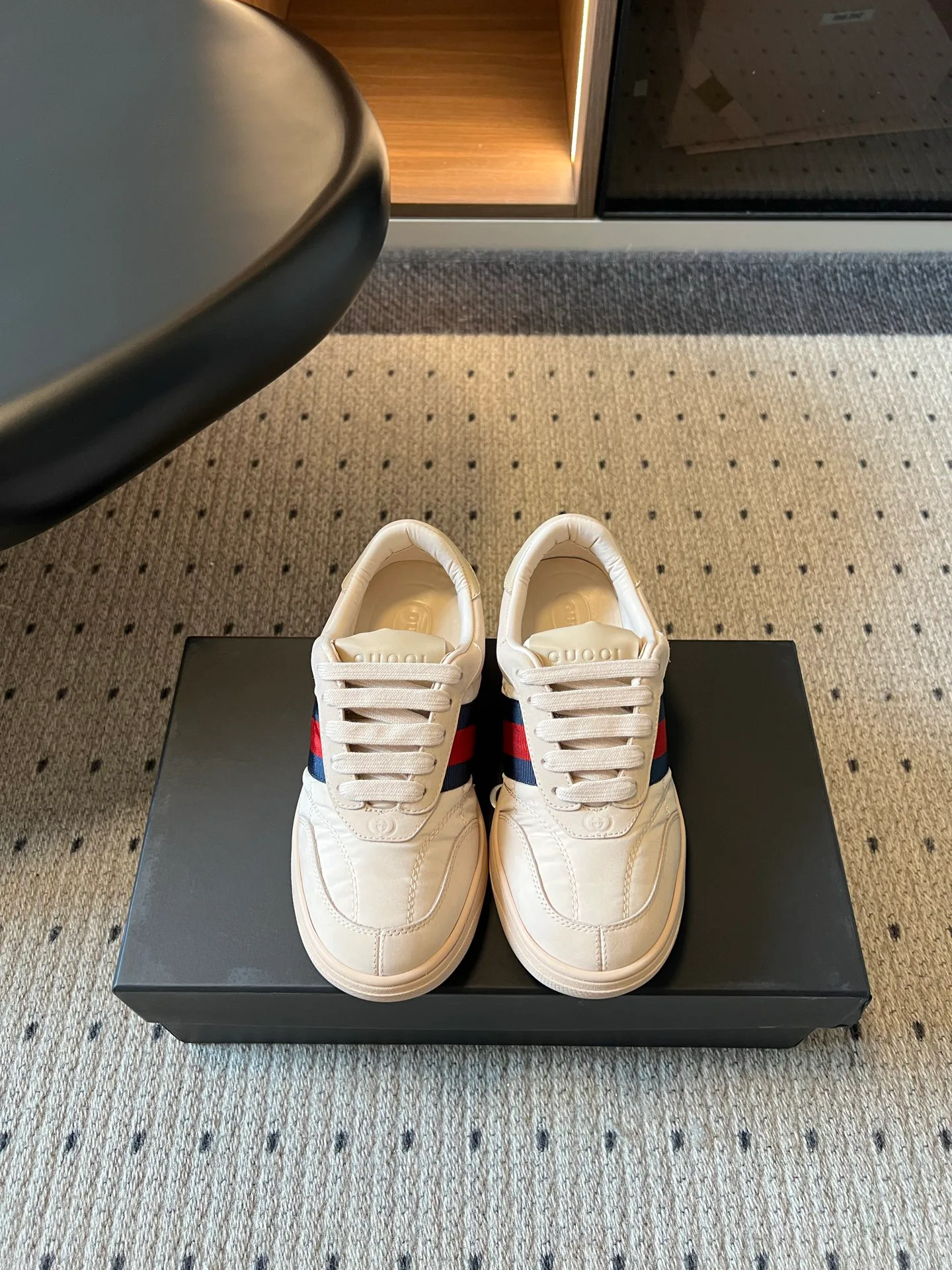 Кроссовки Женские Gucci 18146902