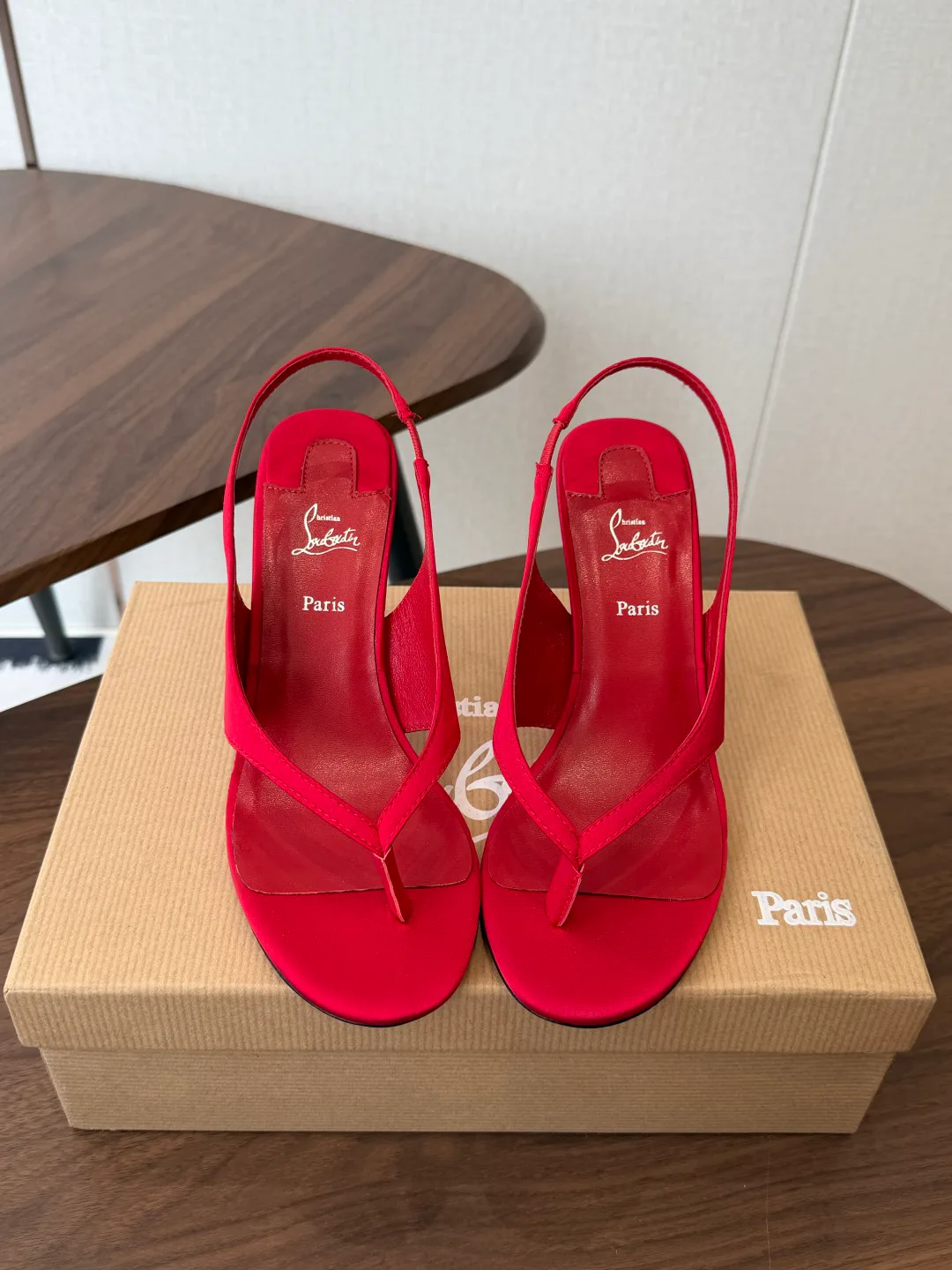 Босоножки Женские Christian Louboutin 18953289