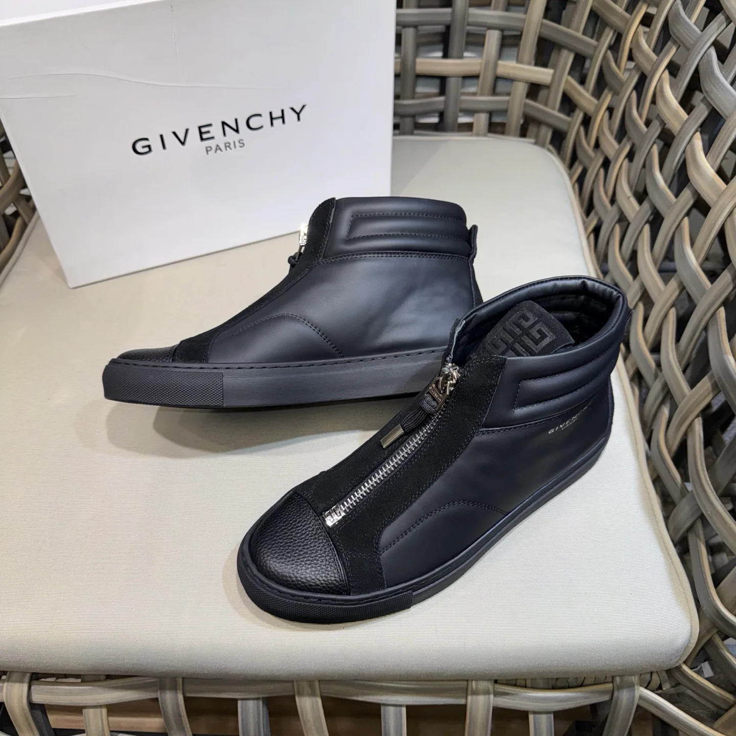 Кроссовки Мужские Givenchy 18267091