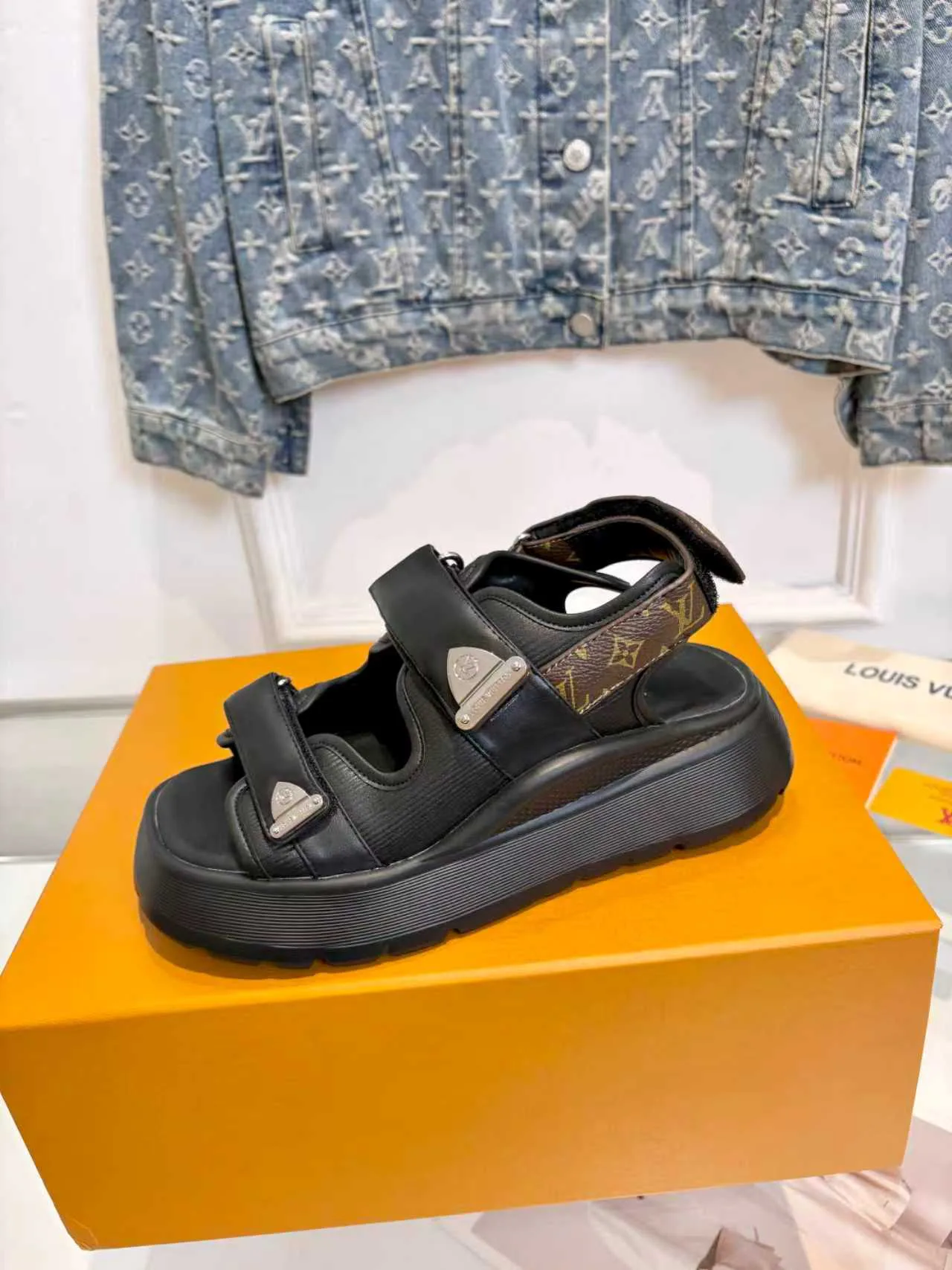 Сандалии Женские Louis Vuitton 11019575