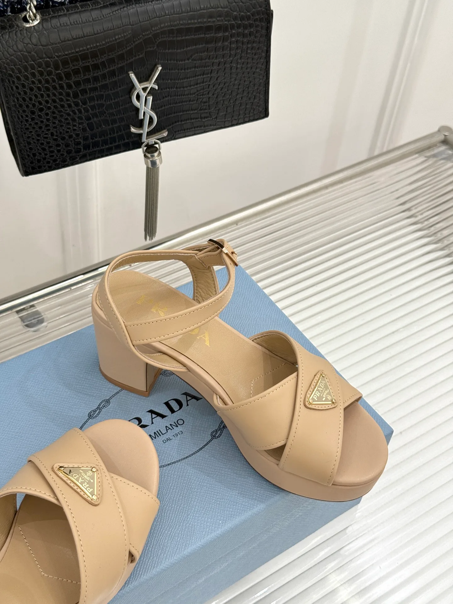 Босоножки Женские Prada 17896706