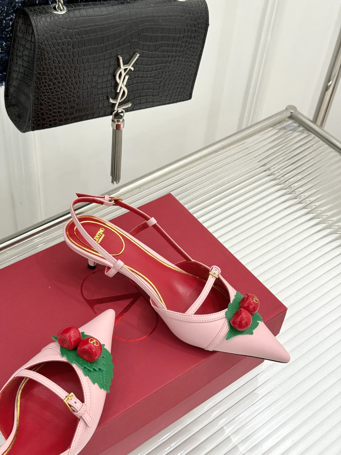 Босоножки Женские Valentino 16973357