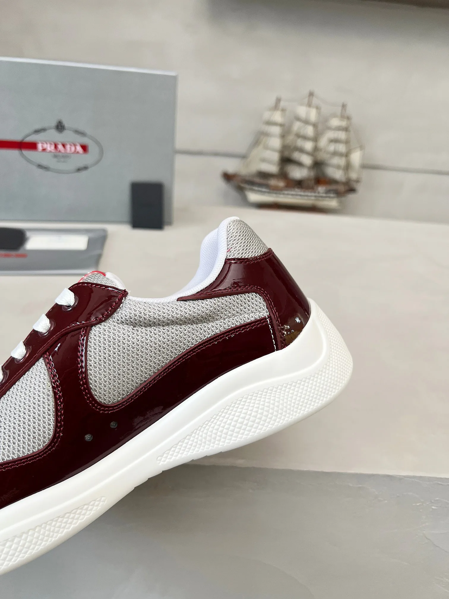 Кроссовки Женские Prada 931605