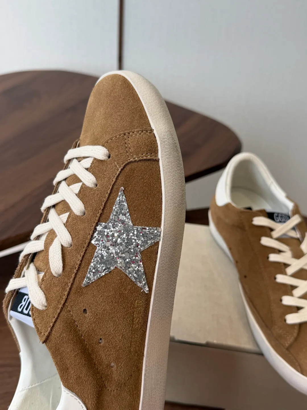 Кроссовки Женские Golden Goose 18146572