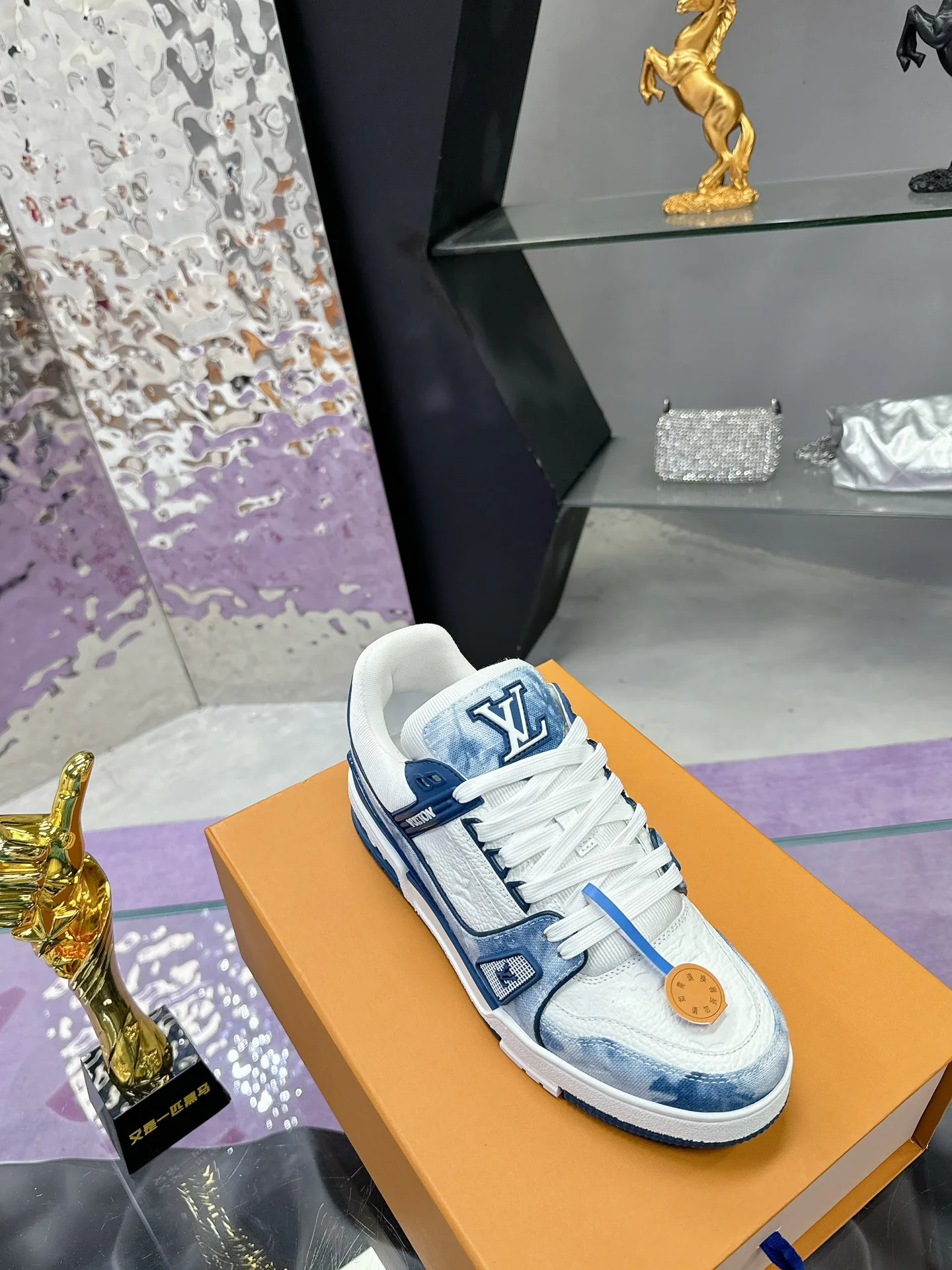 Кроссовки Женские Louis Vuitton 17530409