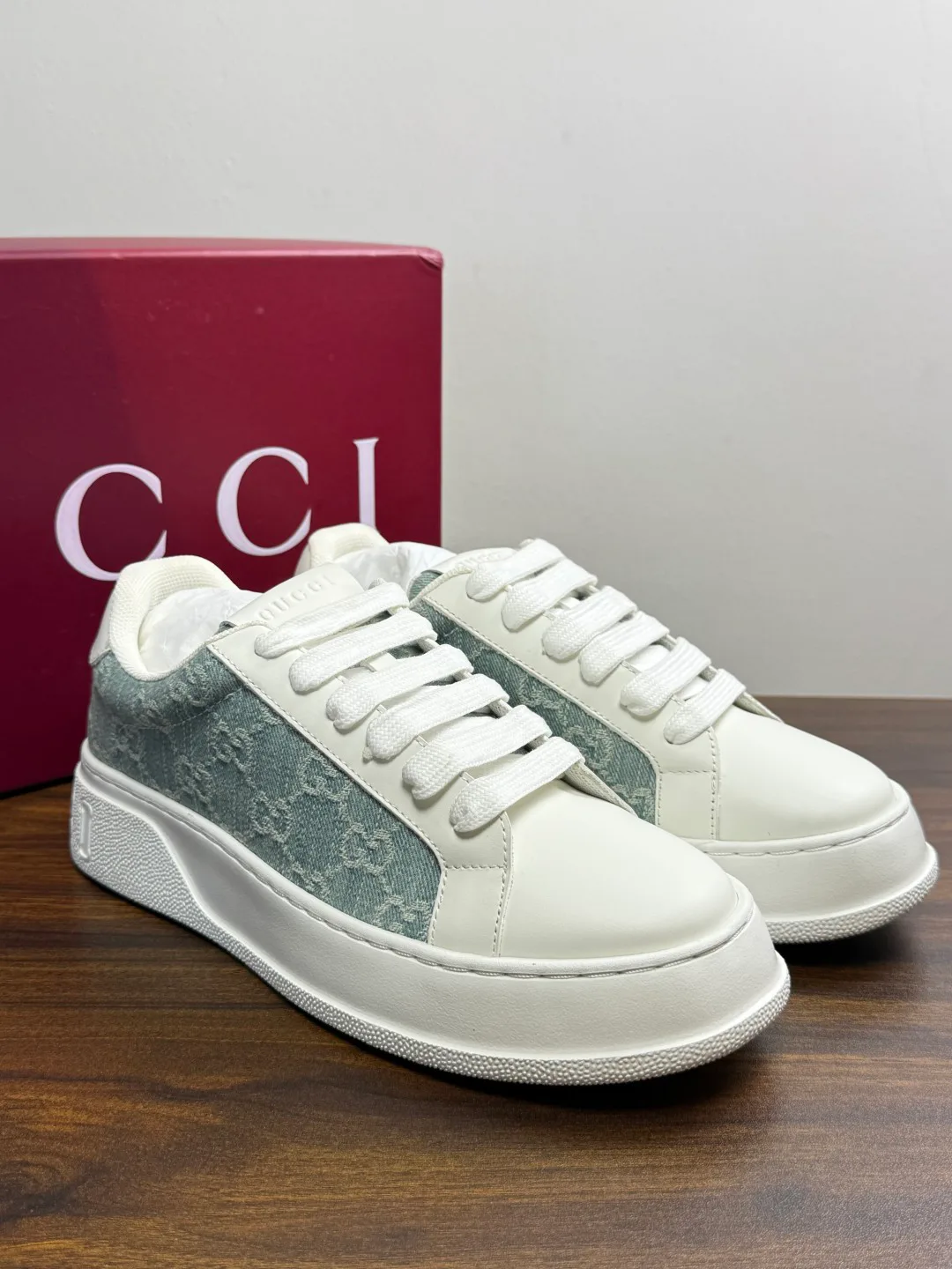 Кроссовки Женские Gucci 19659292