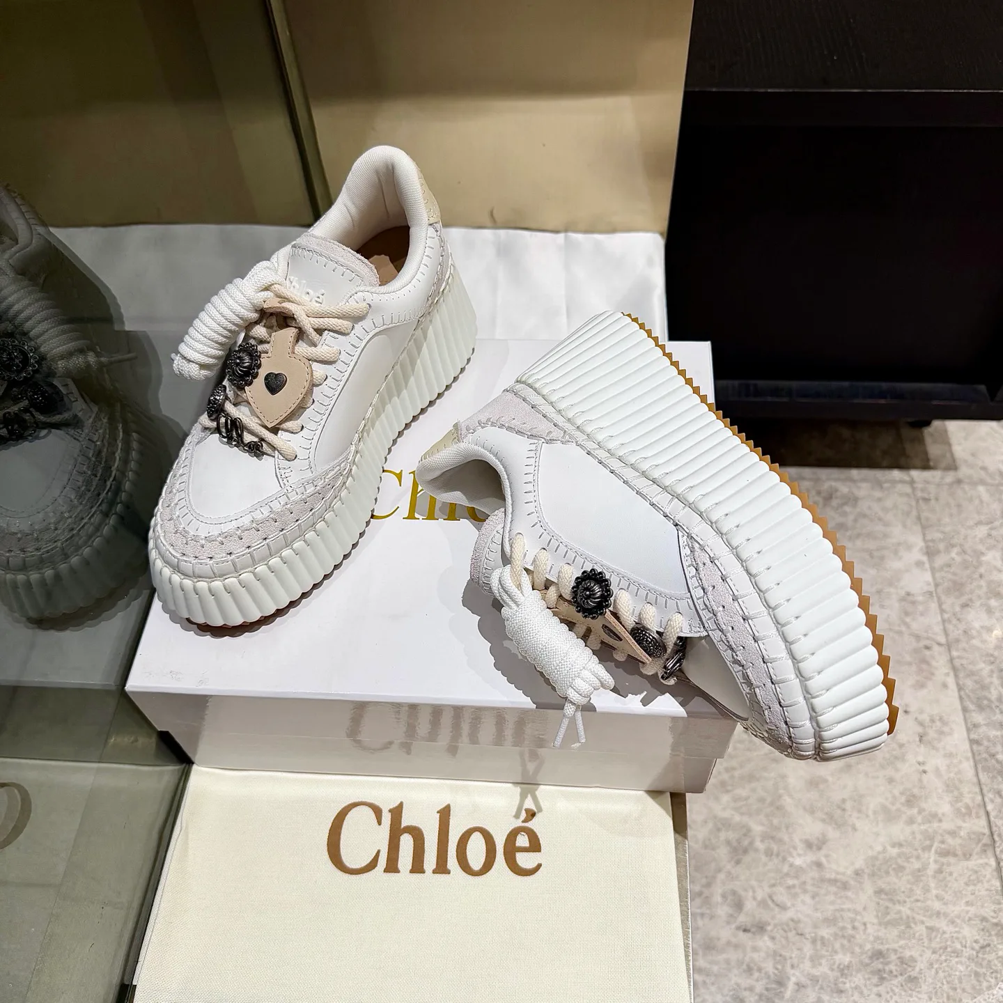 Кроссовки Женские Chloe 18104585