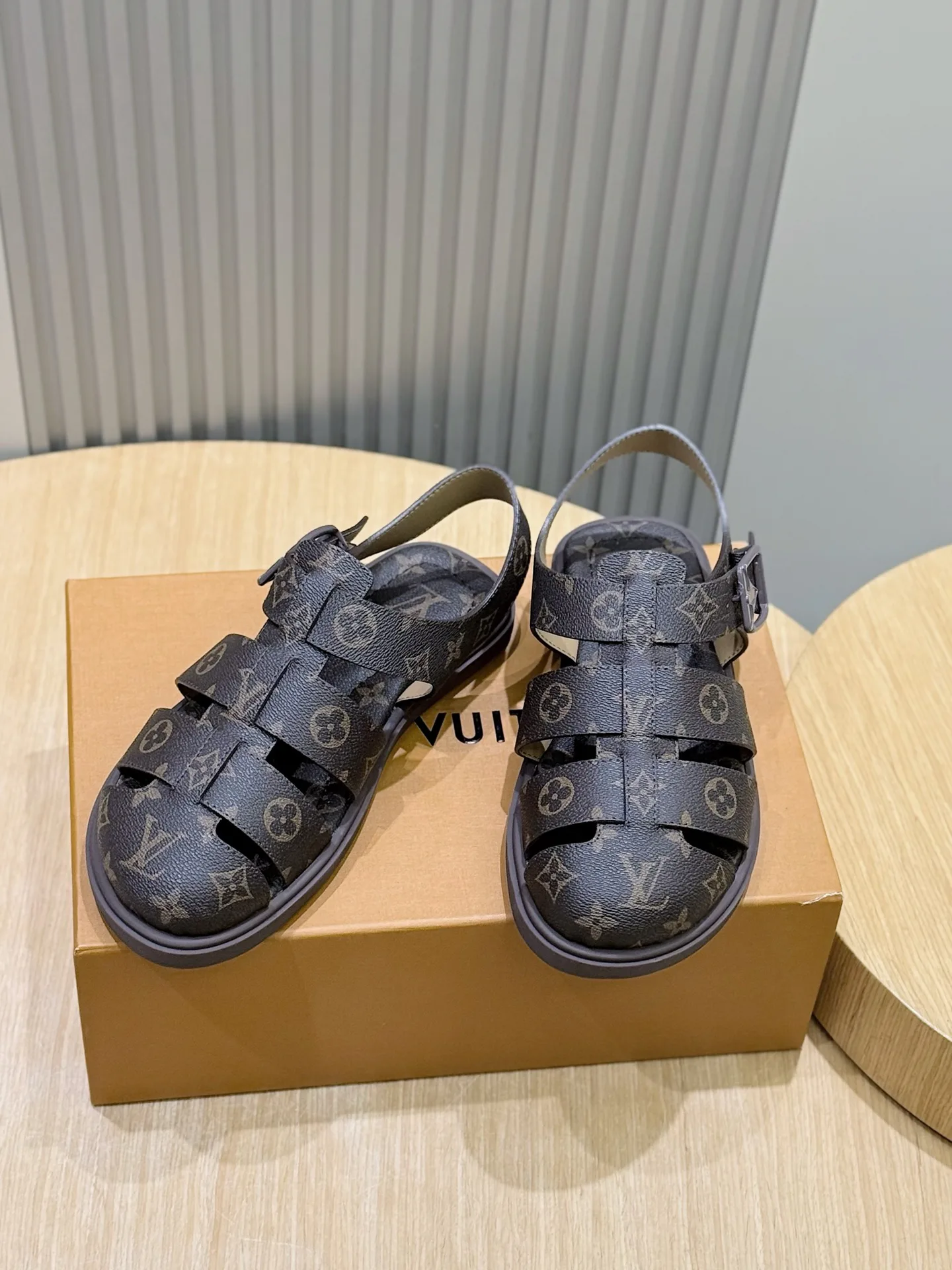 Сандалии Мужские Louis Vuitton 11692642