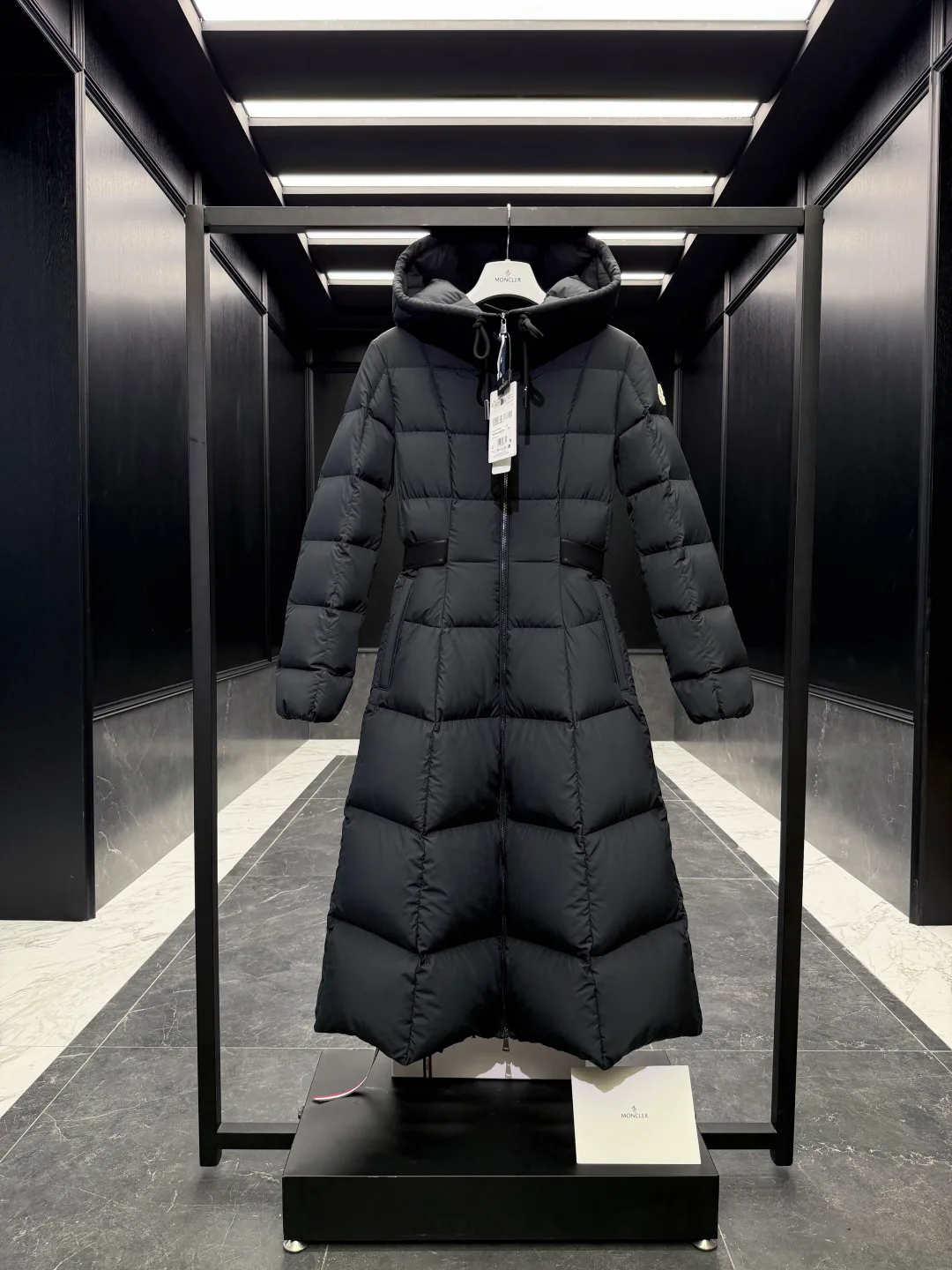 Куртки И Пуховики Женские Moncler 19080357