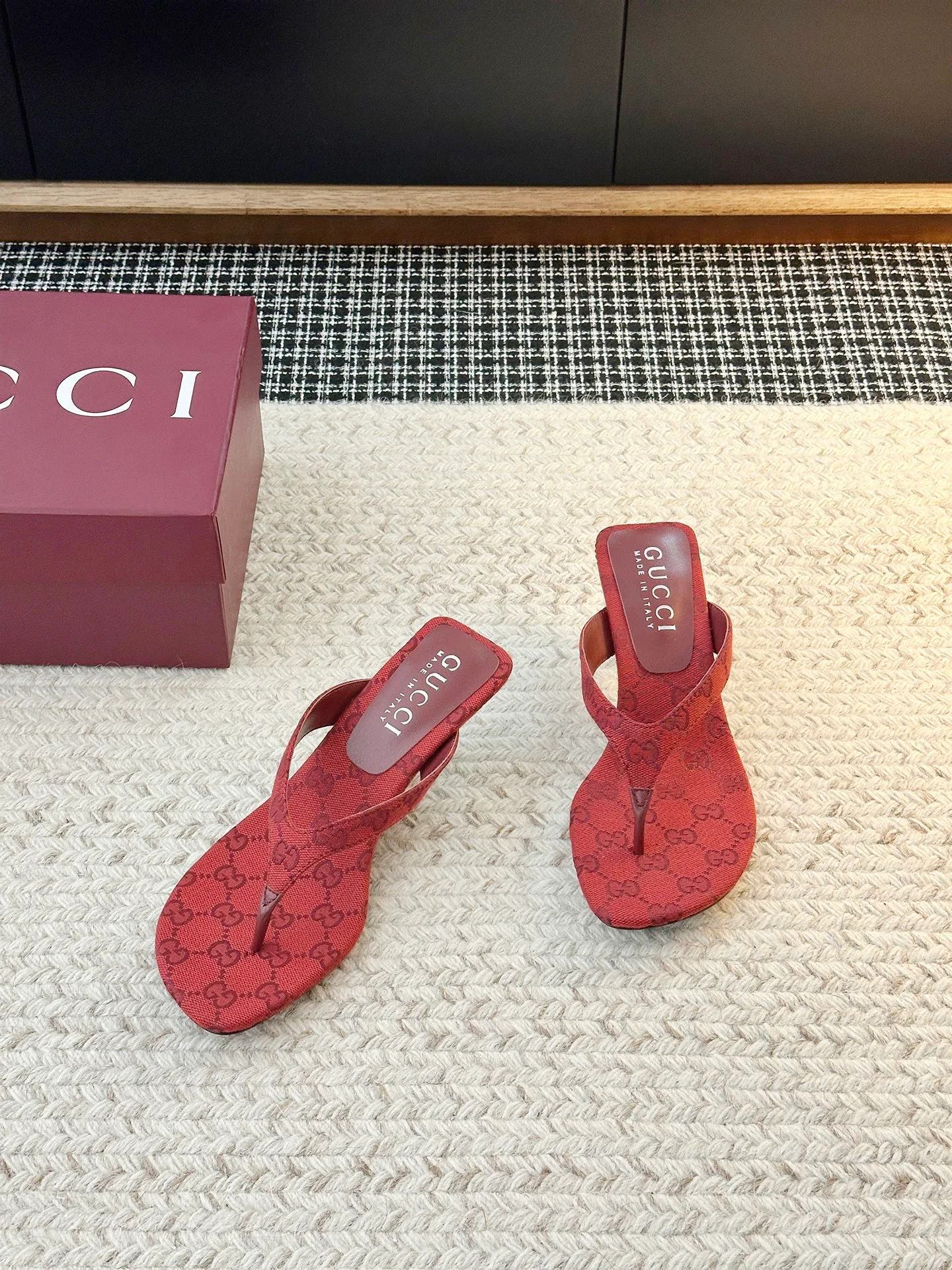 Шлепанцы Женские Gucci 13792484