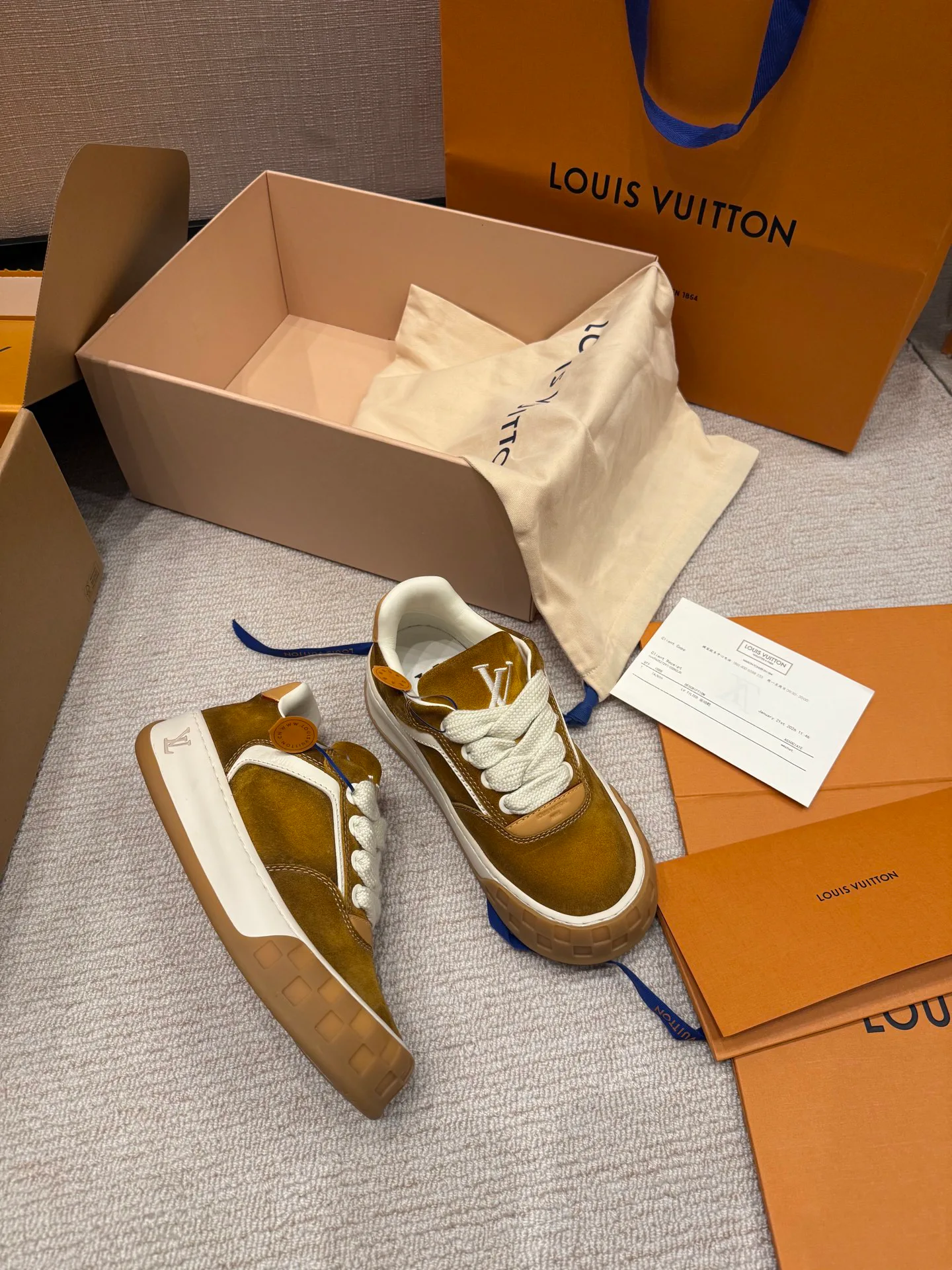 Кроссовки Женские Louis Vuitton 11478288