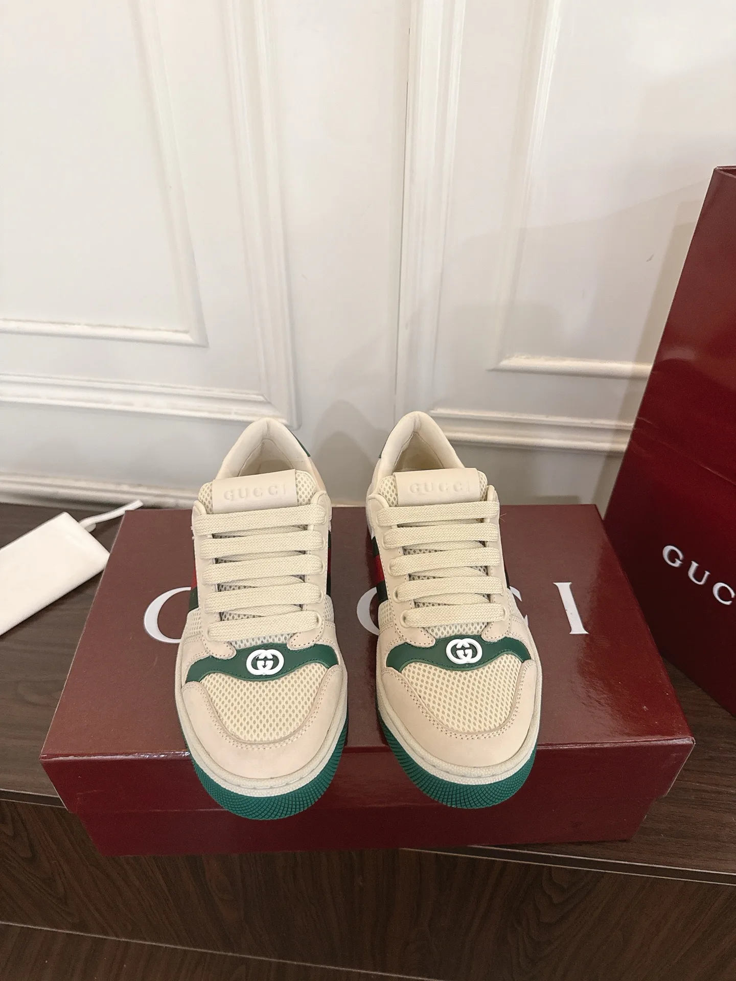 Кроссовки Женские Gucci 18889290
