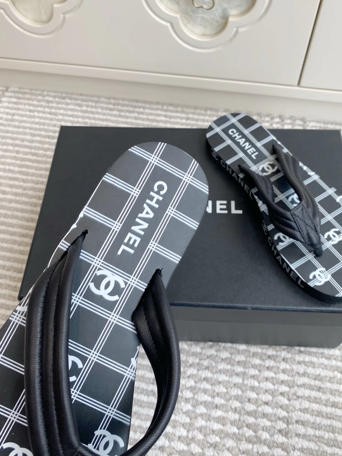 Шлепанцы Женские Chanel 11909743