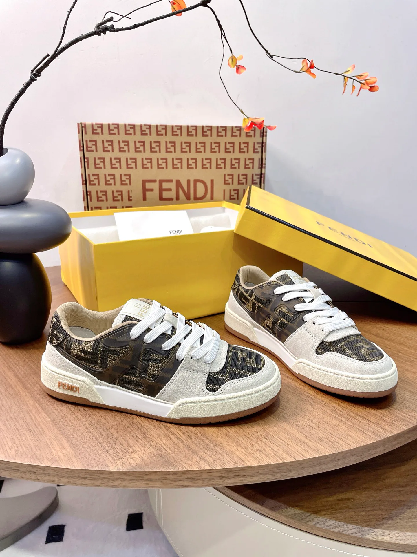 Кроссовки Женские Fendi 17957349